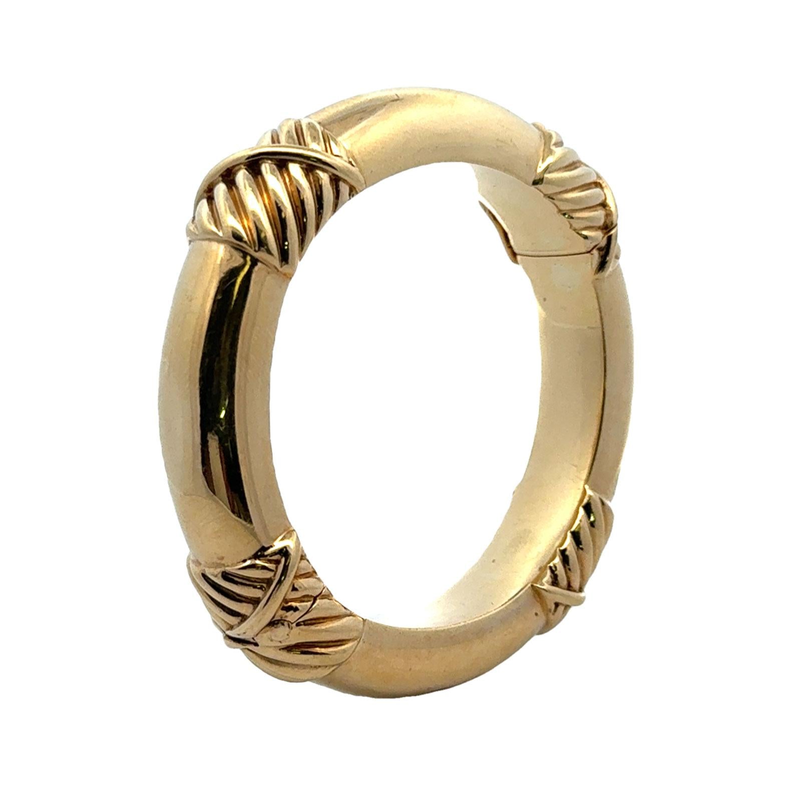 David Webb 18 Karat Ribbed Yellow Gold Hinged Bangle Bracelet