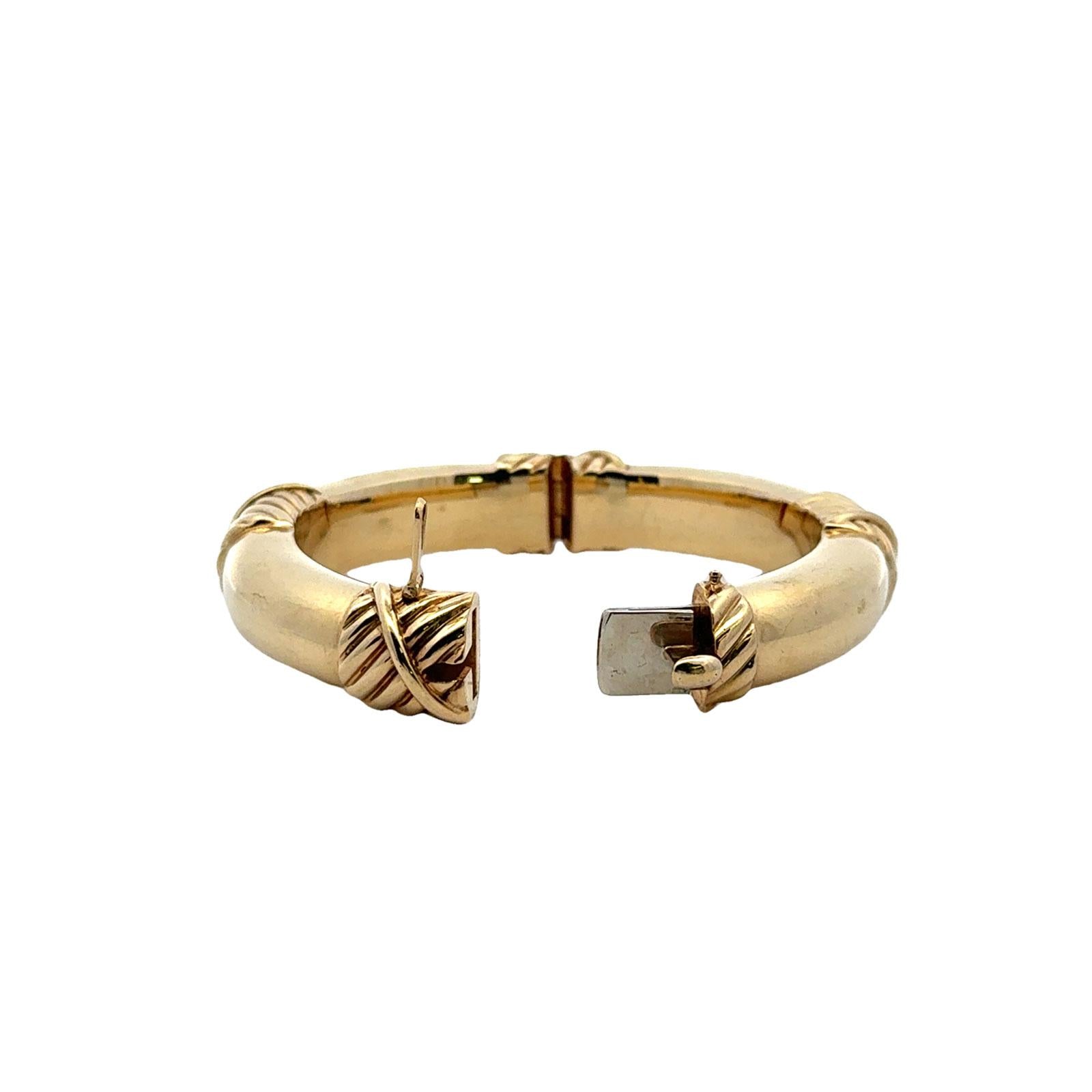 David Webb 18 Karat Ribbed Yellow Gold Hinged Bangle Bracelet