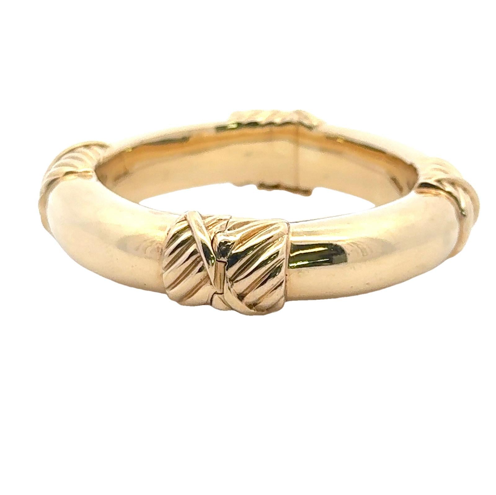 David Webb 18 Karat Ribbed Yellow Gold Hinged Bangle Bracelet