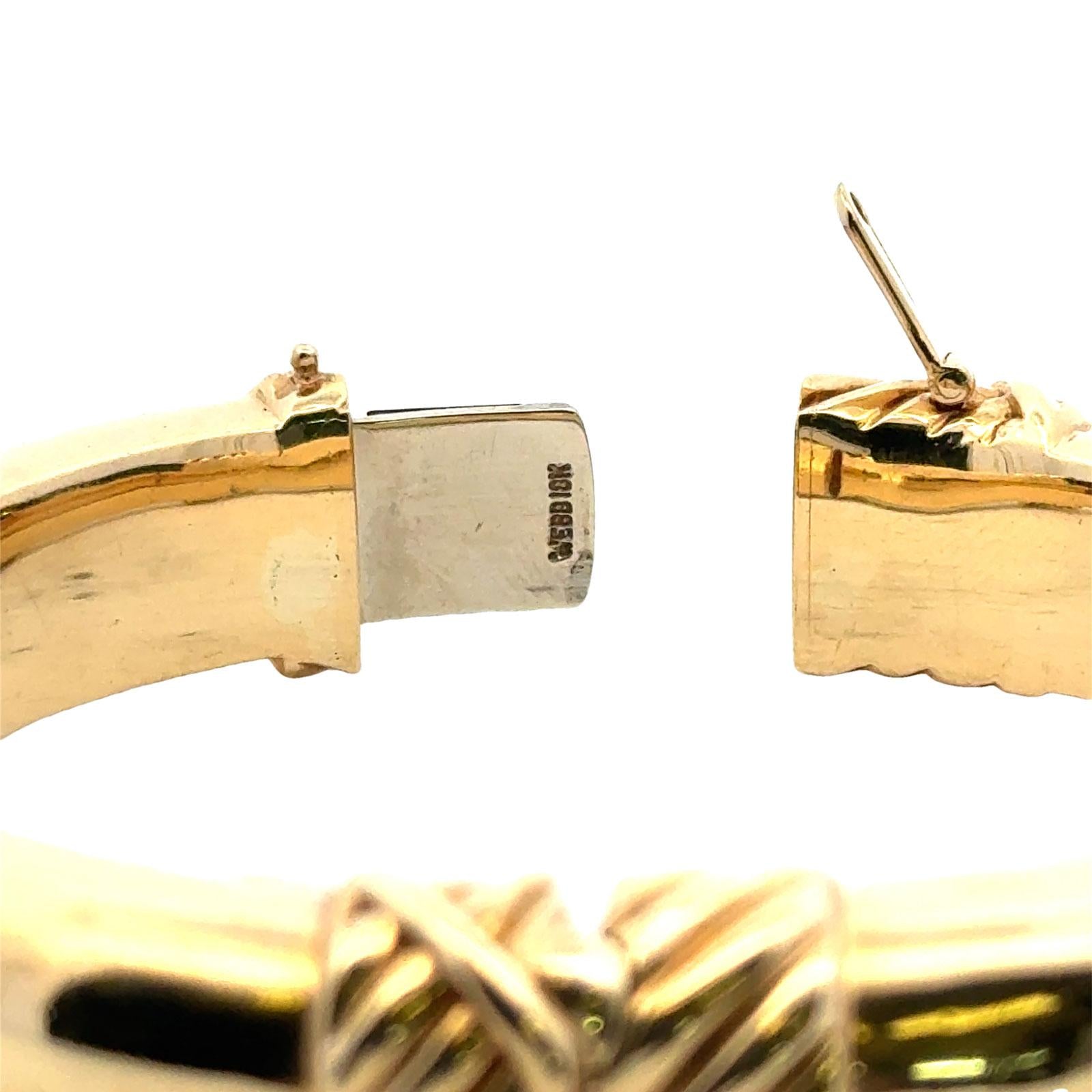 David Webb 18 Karat Ribbed Yellow Gold Hinged Bangle Bracelet
