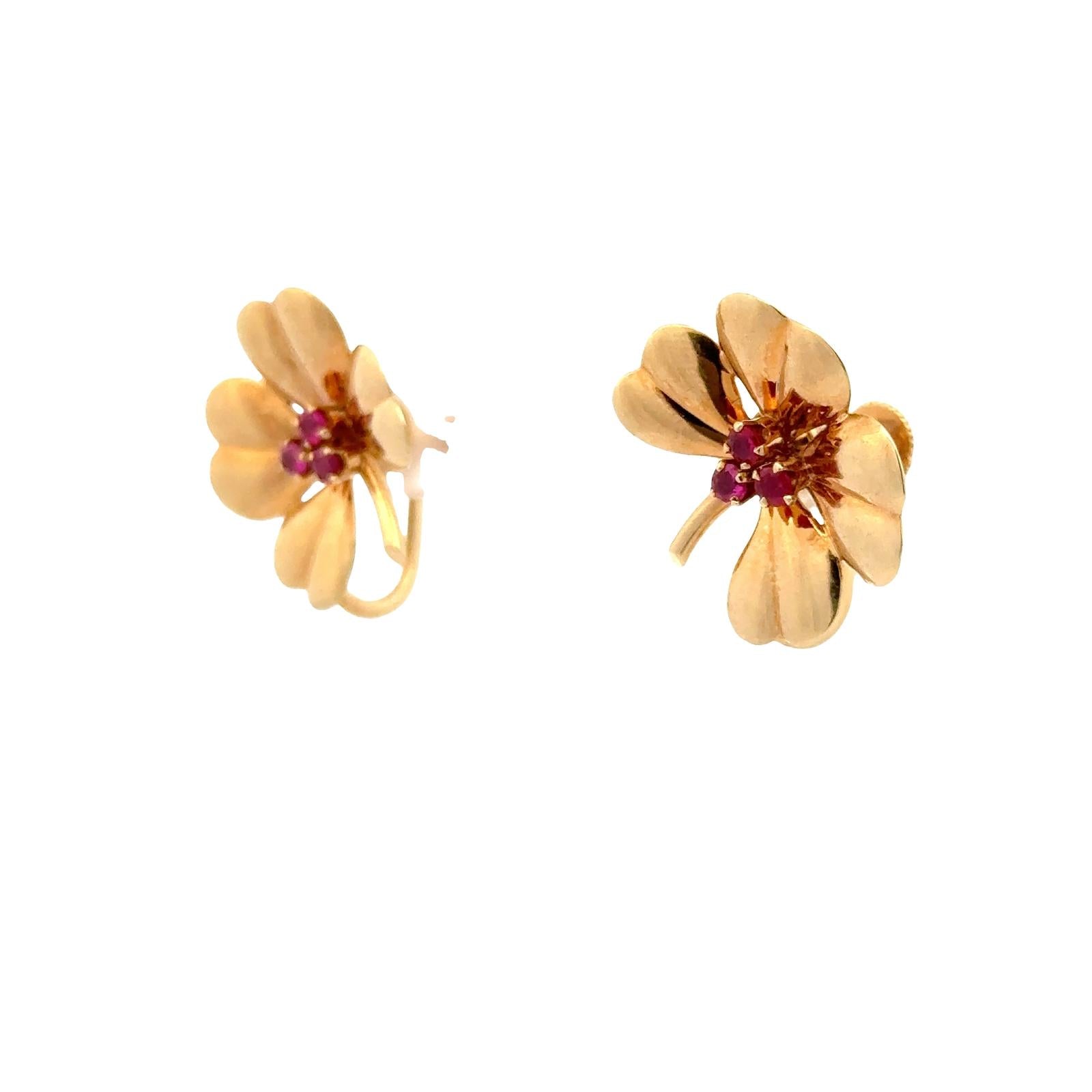 Tiffany & Co. Clover Ruby 14 Karat Yellow Gold Vintage Screw-Back-Clip Earrings