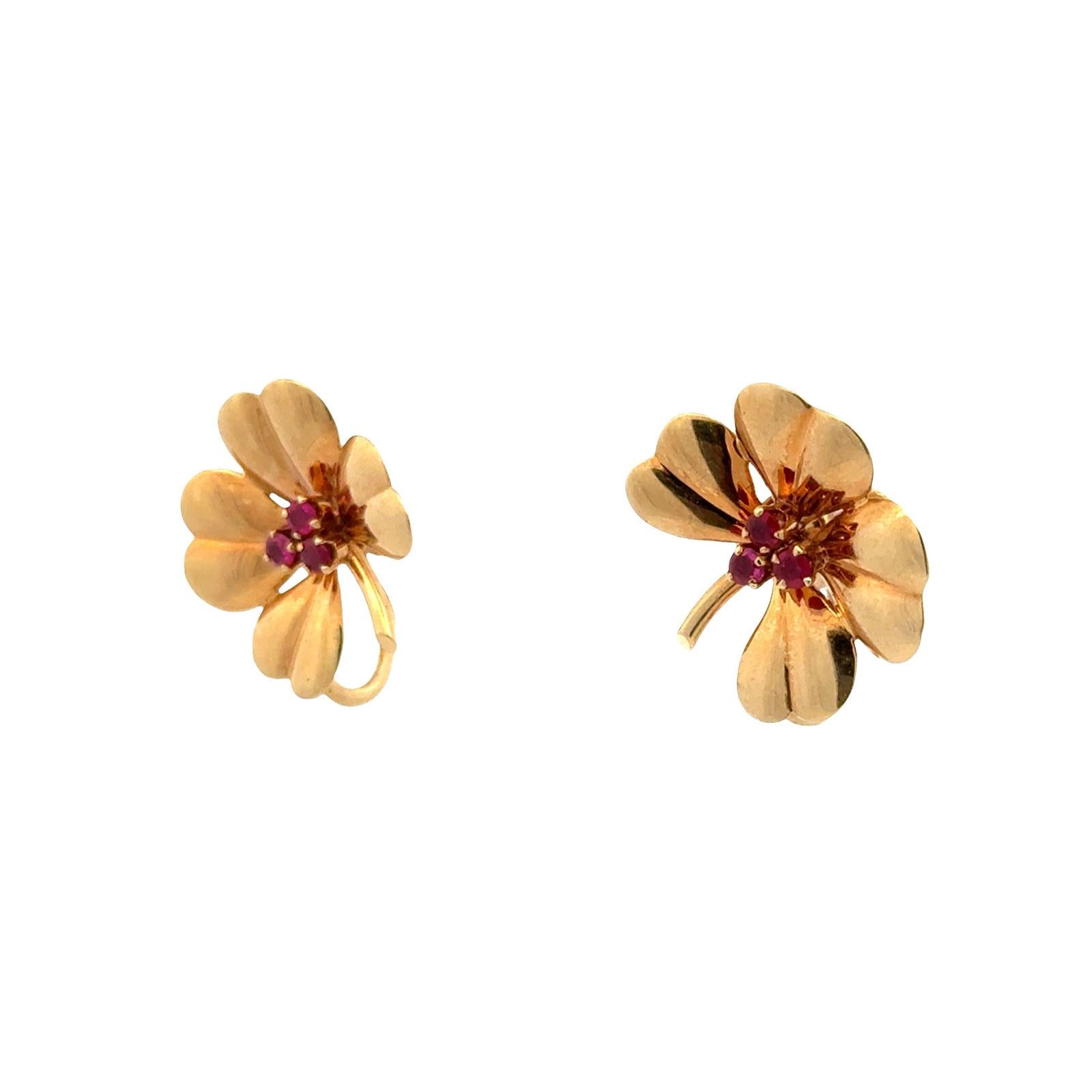 Tiffany & Co. Clover Ruby 14 Karat Yellow Gold Vintage Screw-Back-Clip Earrings