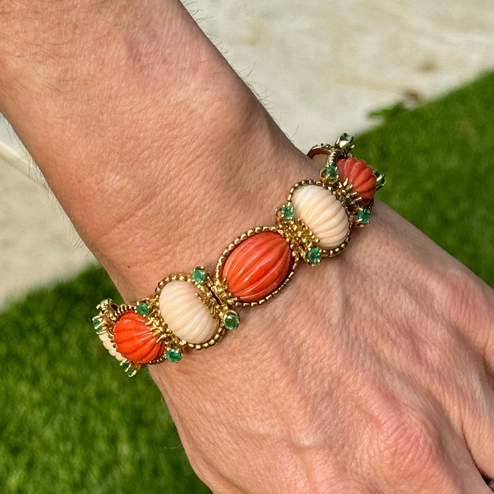 Mid-20th Century Carved Coral Emerald 18 Karat Yellow Gold Link Bracelet