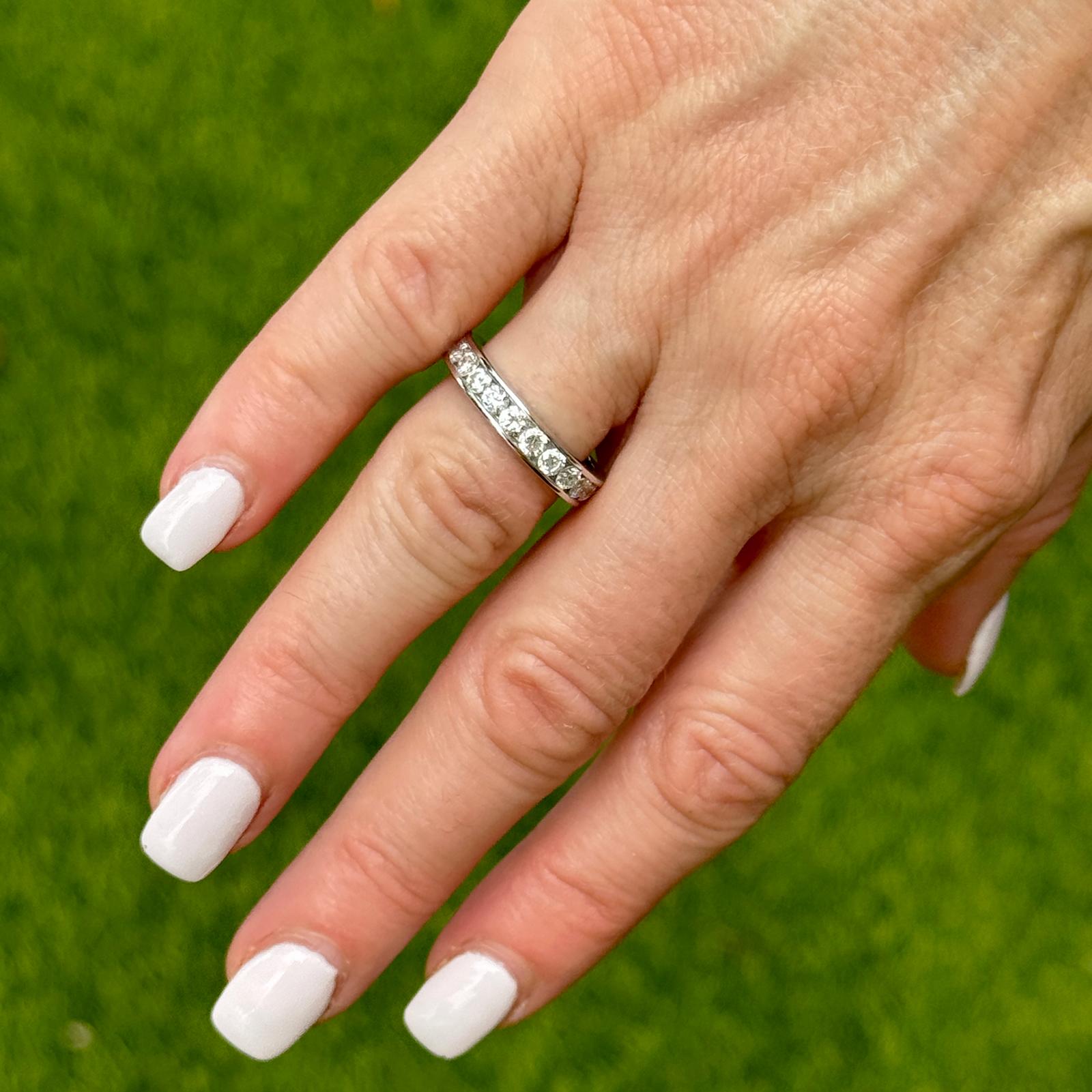 1.00 CTW Round Brilliant-Cut Diamond 14 Karat White Gold Wedding Band Ring