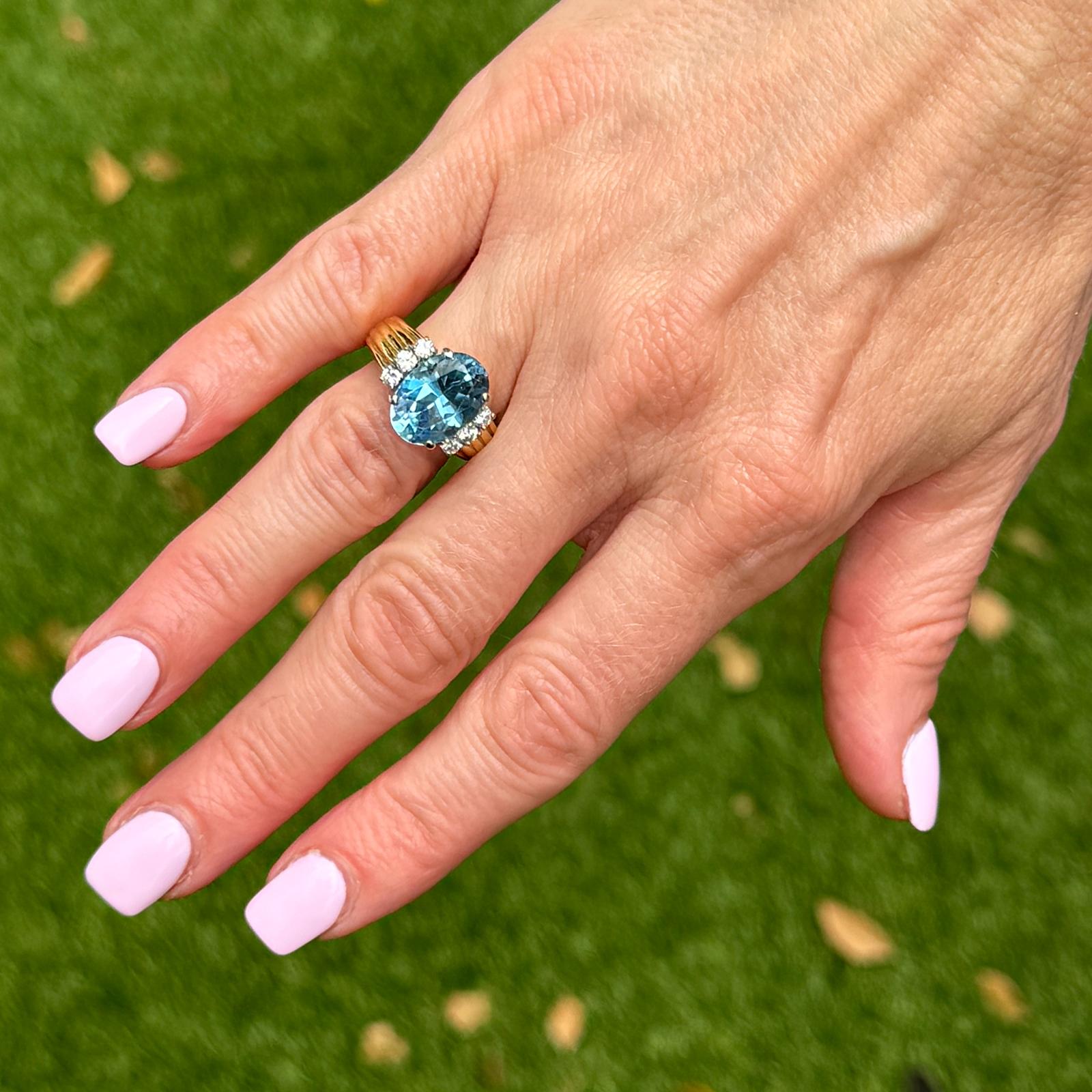 5-CT Oval Aquamarine Diamond 18 Karat Yellow Gold Vintage Ring