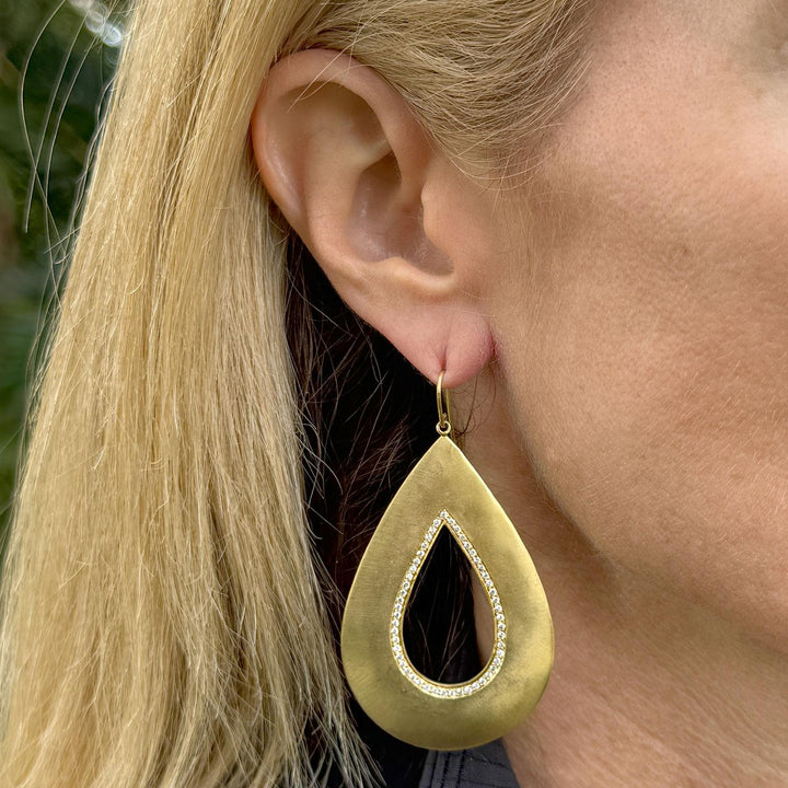 Diamond Dangle 18 Karat Brushed Yellow Gold Pear Shape Modern Drop Earrings