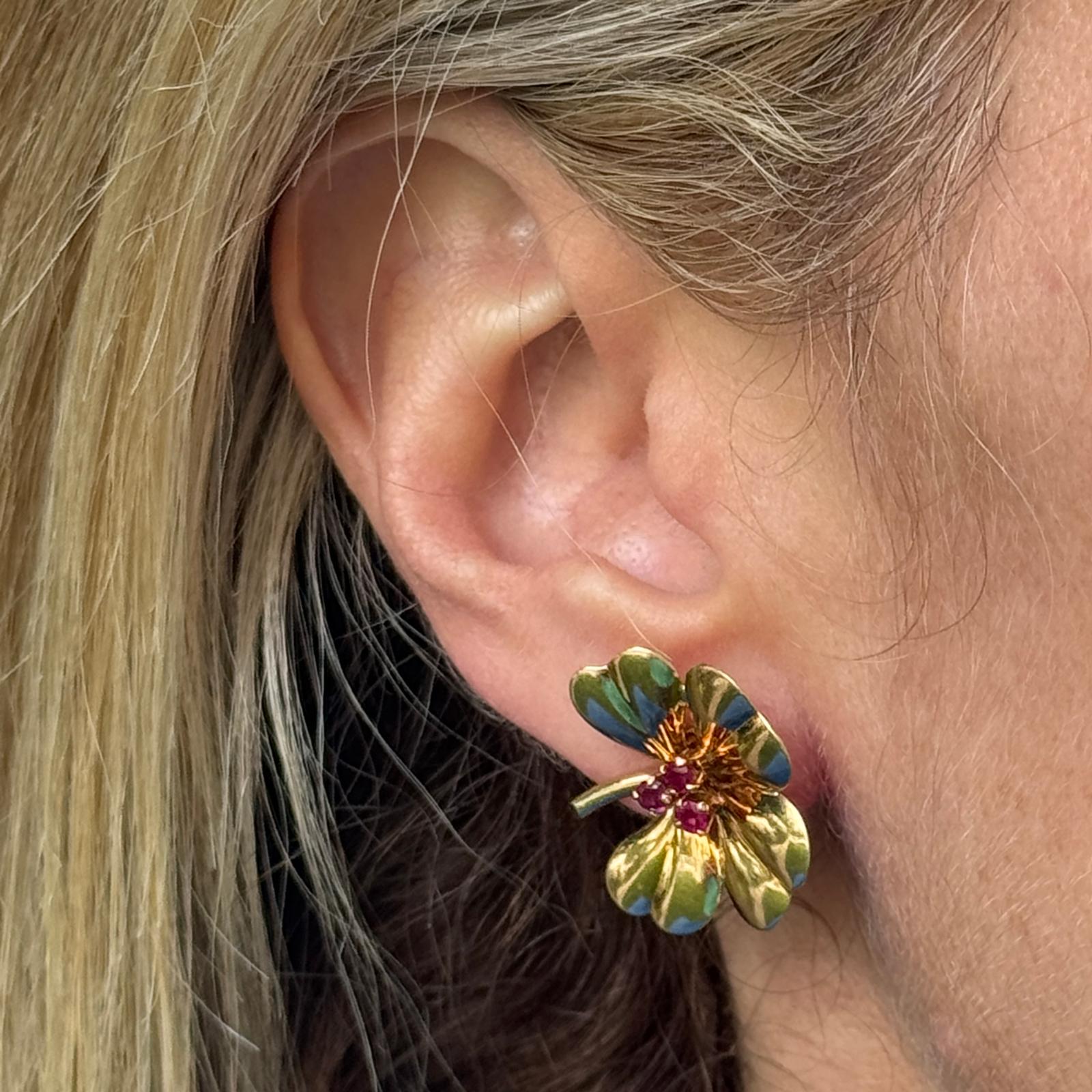 Tiffany & Co. Clover Ruby 14 Karat Yellow Gold Vintage Screw-Back-Clip Earrings