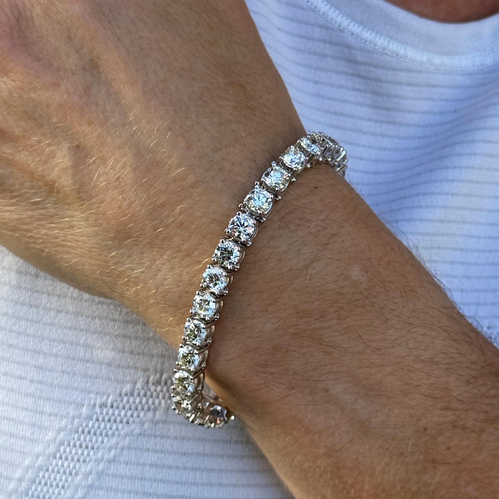 15 CTTW Round Brilliant Cut Diamond 14 Karat White Gold Tennis Bracelet