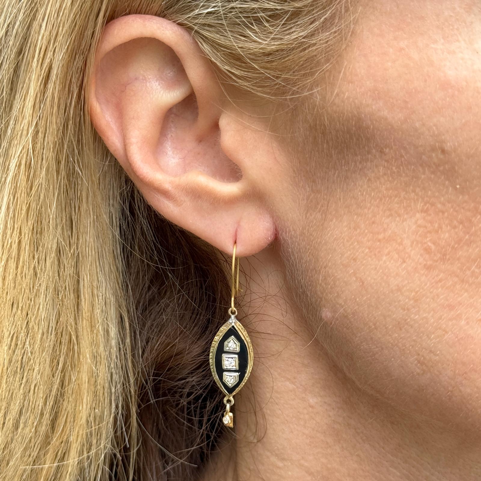 Victorian Onyx Diamond 18 Karat Yellow Gold Dangle Drop Antique Earrings