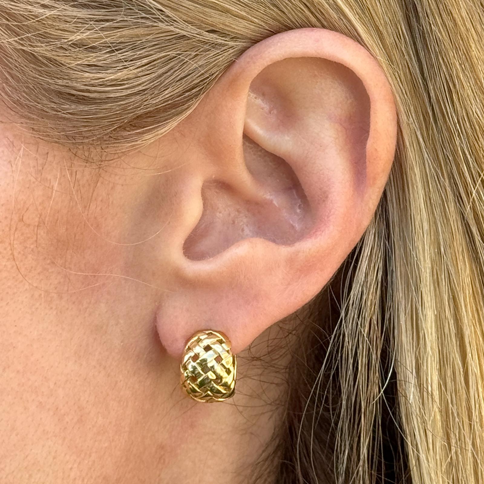 1997 Tiffany & Co. Vannerie 18K Yellow Gold Basket Weave Huggie Hoop Earrings