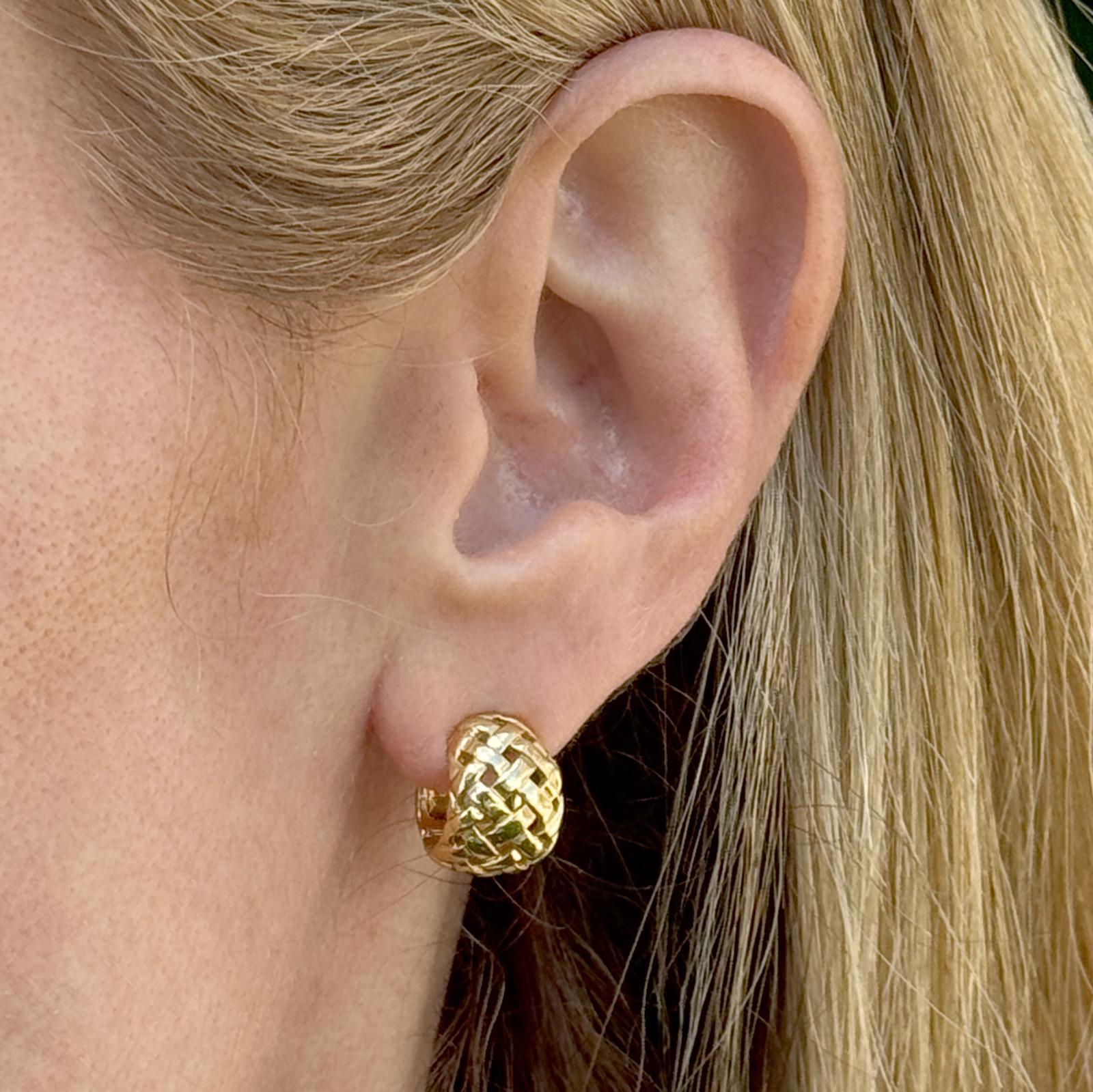 1997 Tiffany & Co. Vannerie 18K Yellow Gold Basket Weave Huggie Hoop Earrings