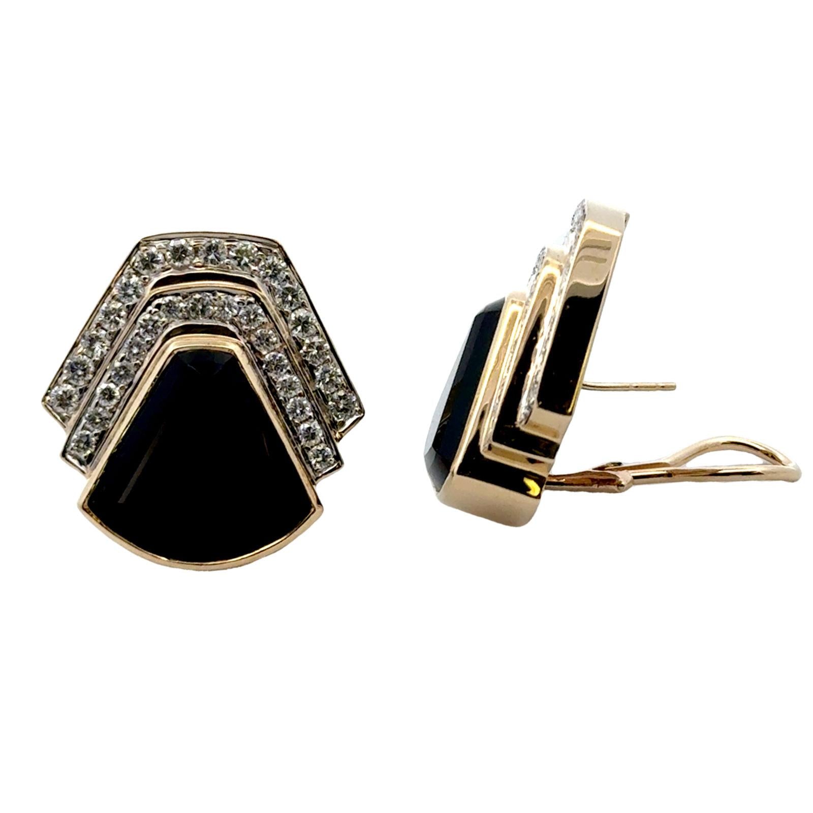 Late 20th Century Diamond Onyx 18 Karat Yellow Gold Leverback Earrings