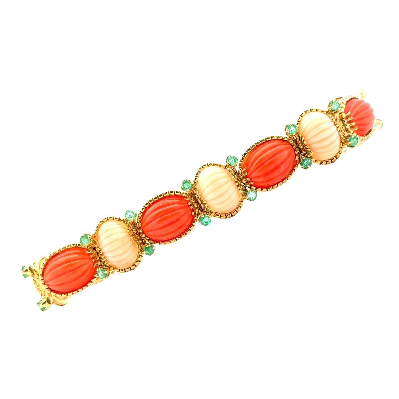 Mid-20th Century Carved Coral Emerald 18 Karat Yellow Gold Link Bracelet