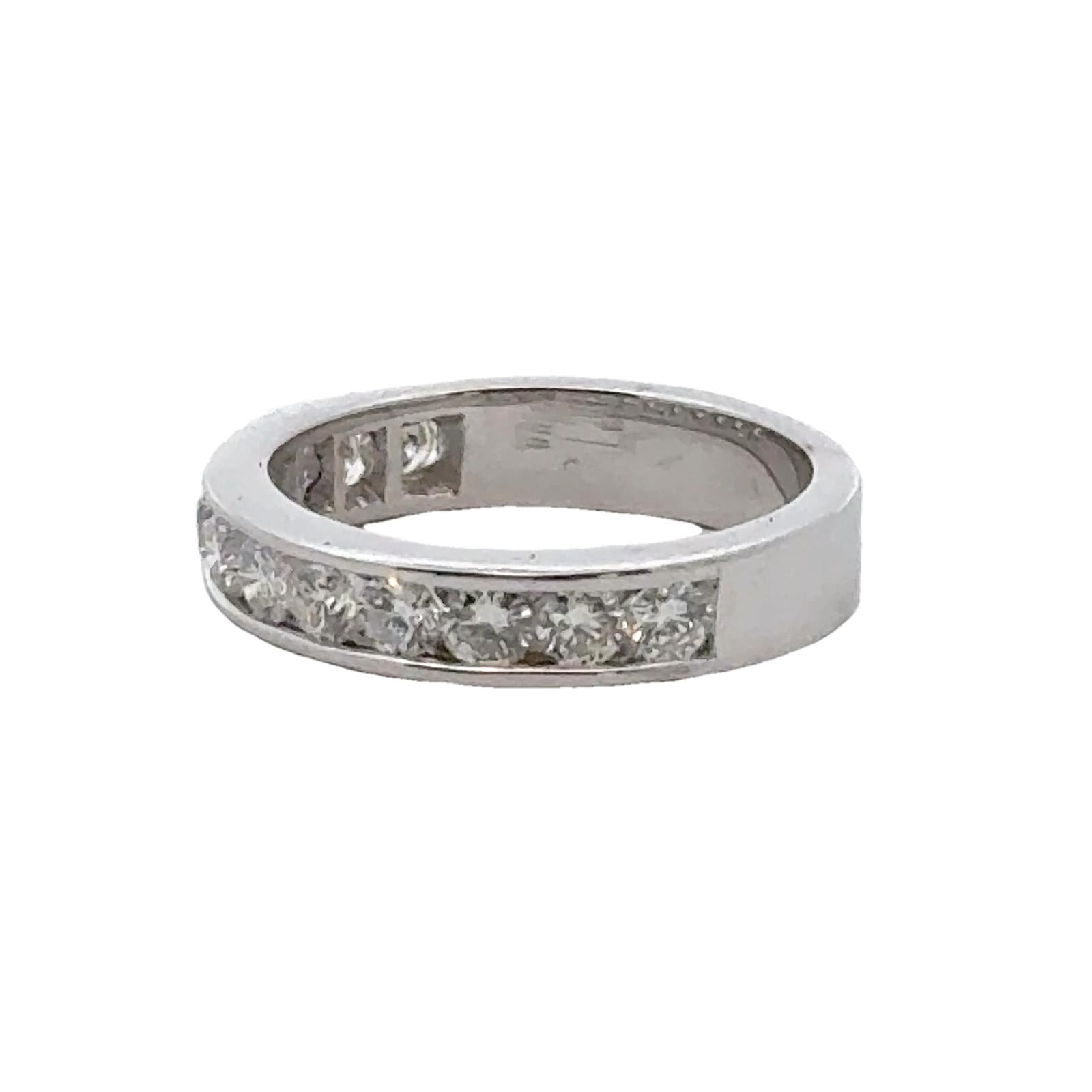 1.00 CTW Round Brilliant-Cut Diamond 14 Karat White Gold Wedding Band Ring