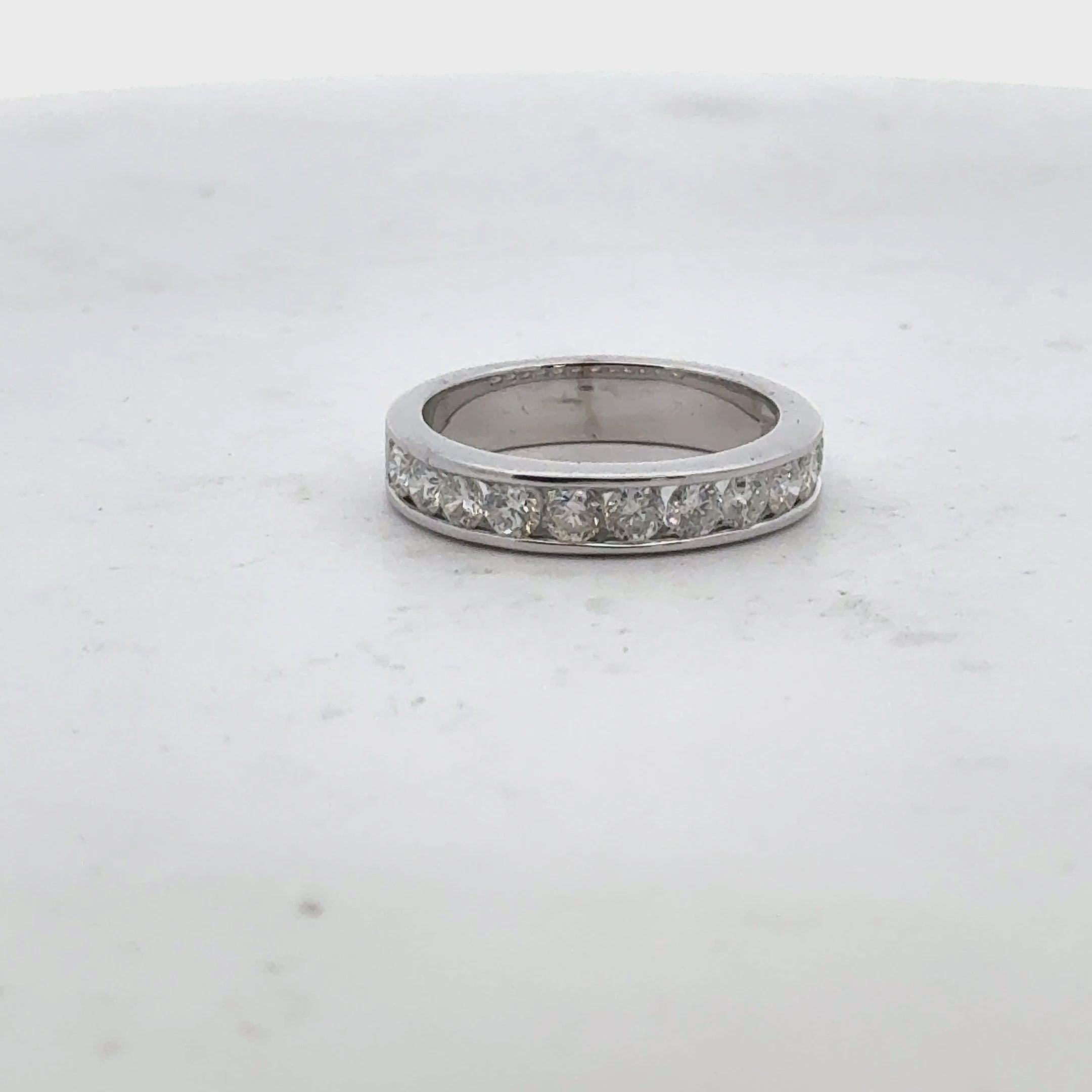 1.00 CTW Round Brilliant-Cut Diamond 14 Karat White Gold Wedding Band Ring