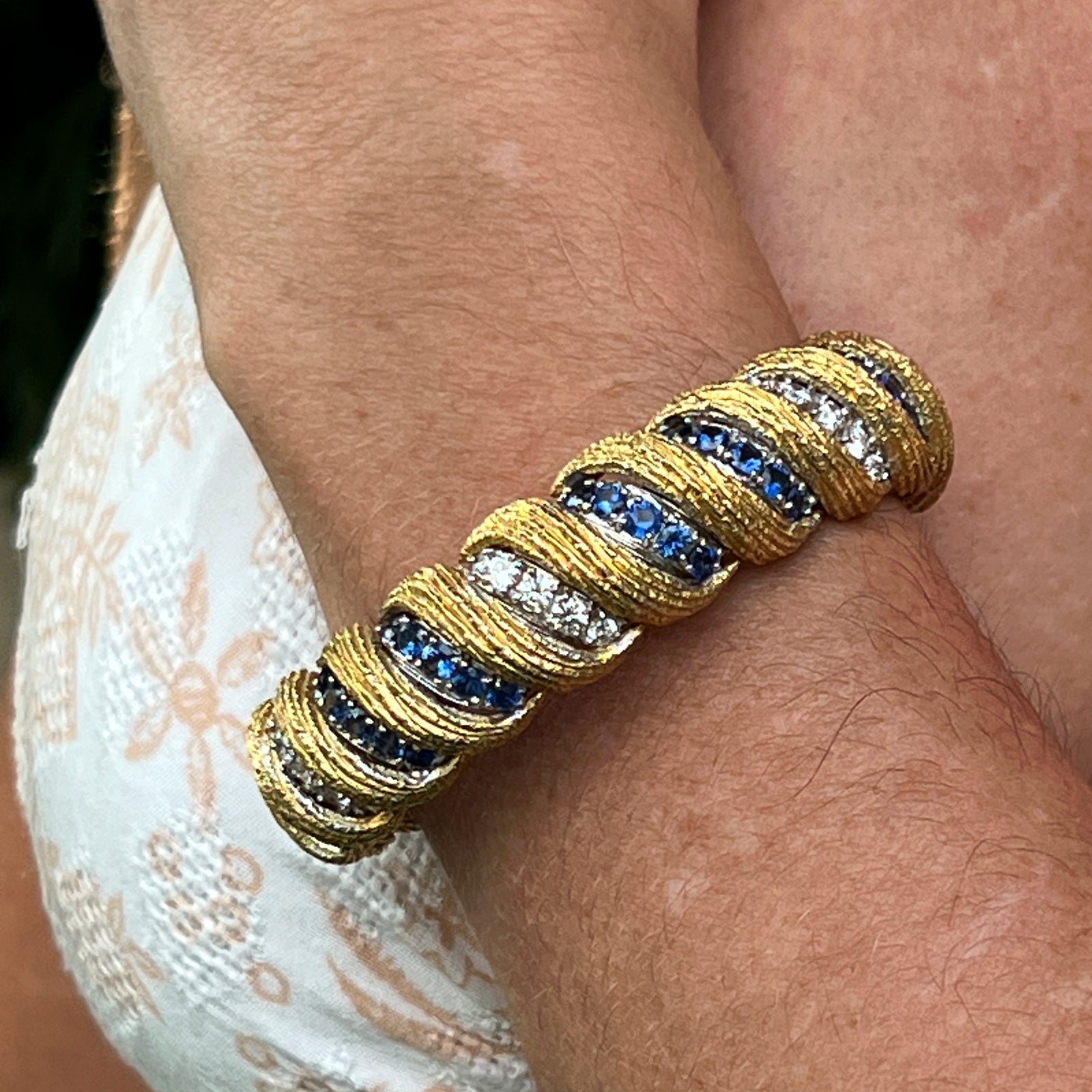 18 karat gold bracelet, weight 14.63 grams - زمرد ذهب و الماس