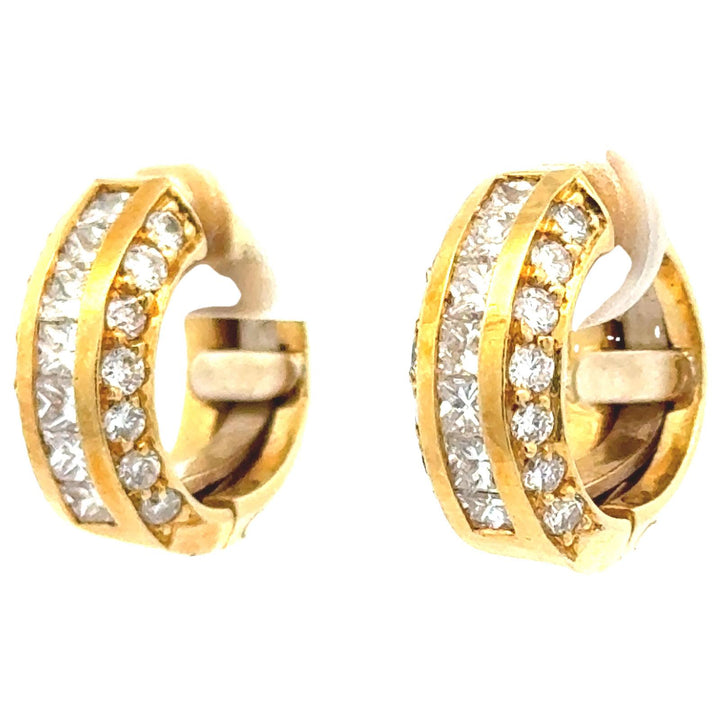 Modern Diamond 18 Karat Yellow Gold Huggie Hoop Earrings