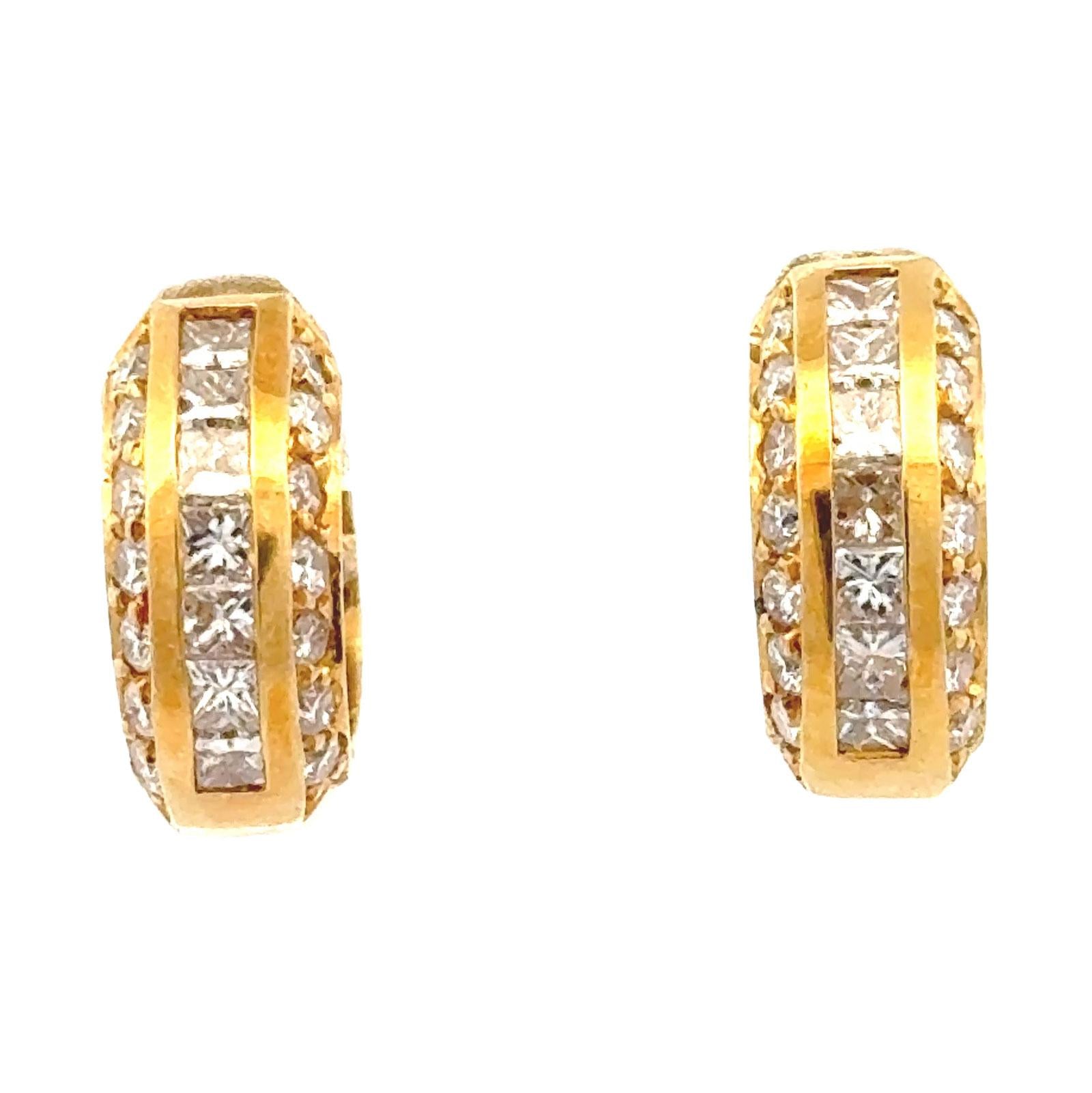 Modern Diamond 18 Karat Yellow Gold Huggie Hoop Earrings