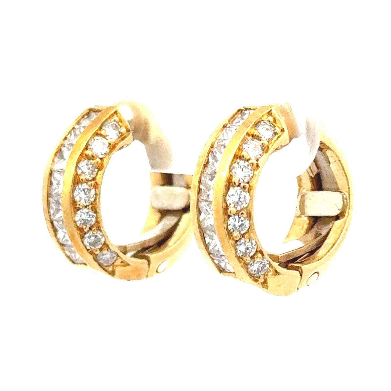 Modern Diamond 18 Karat Yellow Gold Huggie Hoop Earrings