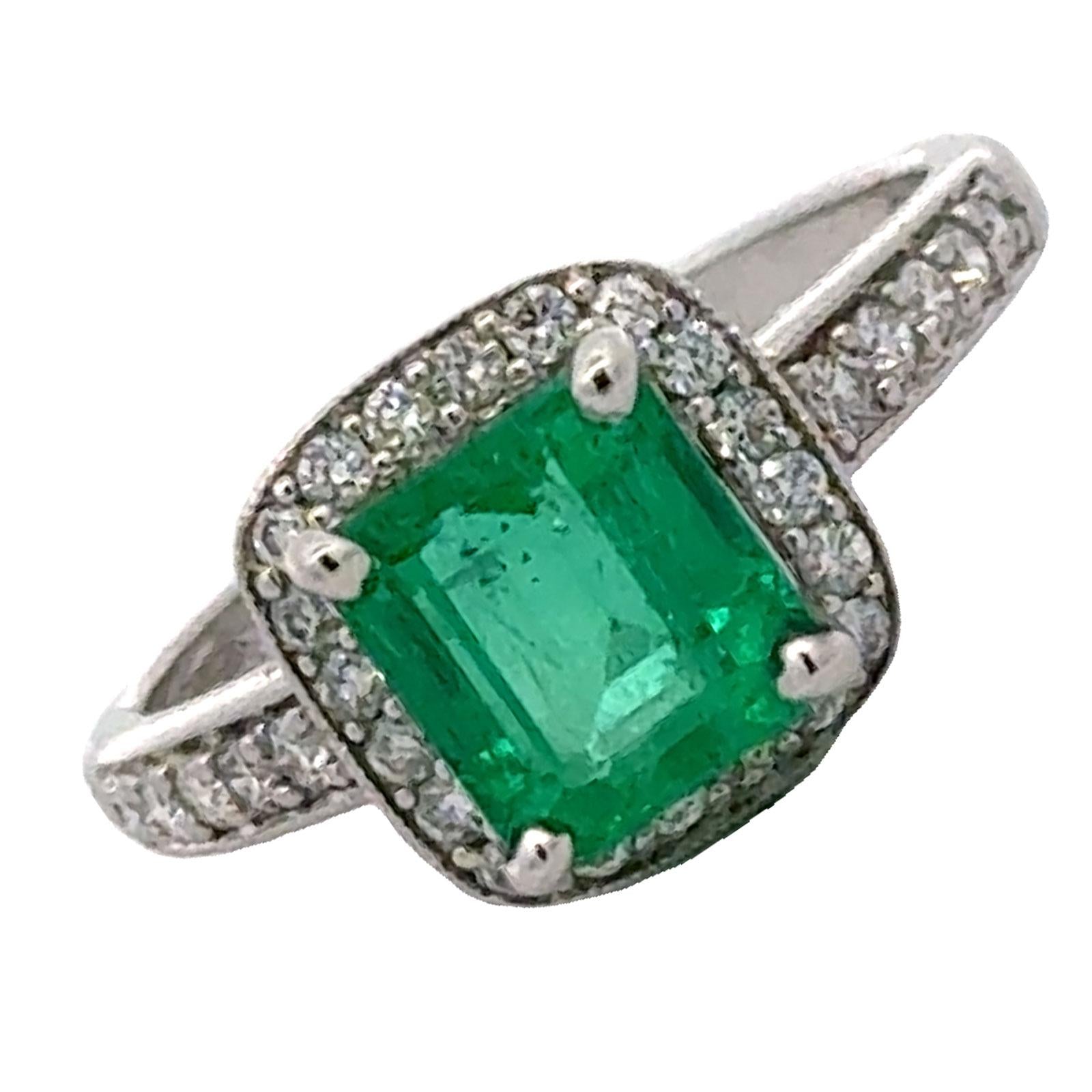 1.50 Carat Emerald Diamond 18 Karat White Gold Modern Cockail Ring