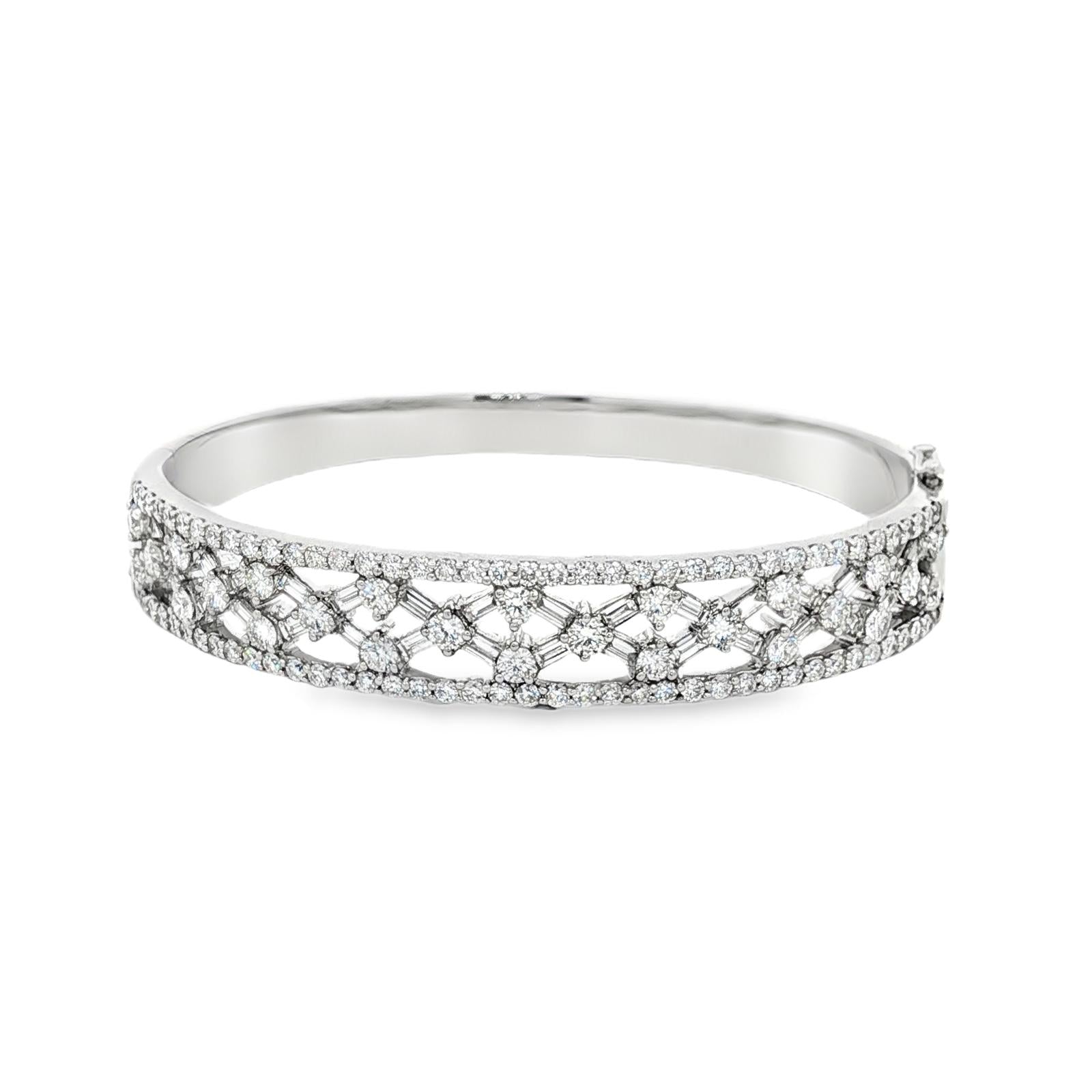 Diamond 18 Karat Whtie Gold Hinged Open Lattice Bangle Bracelet