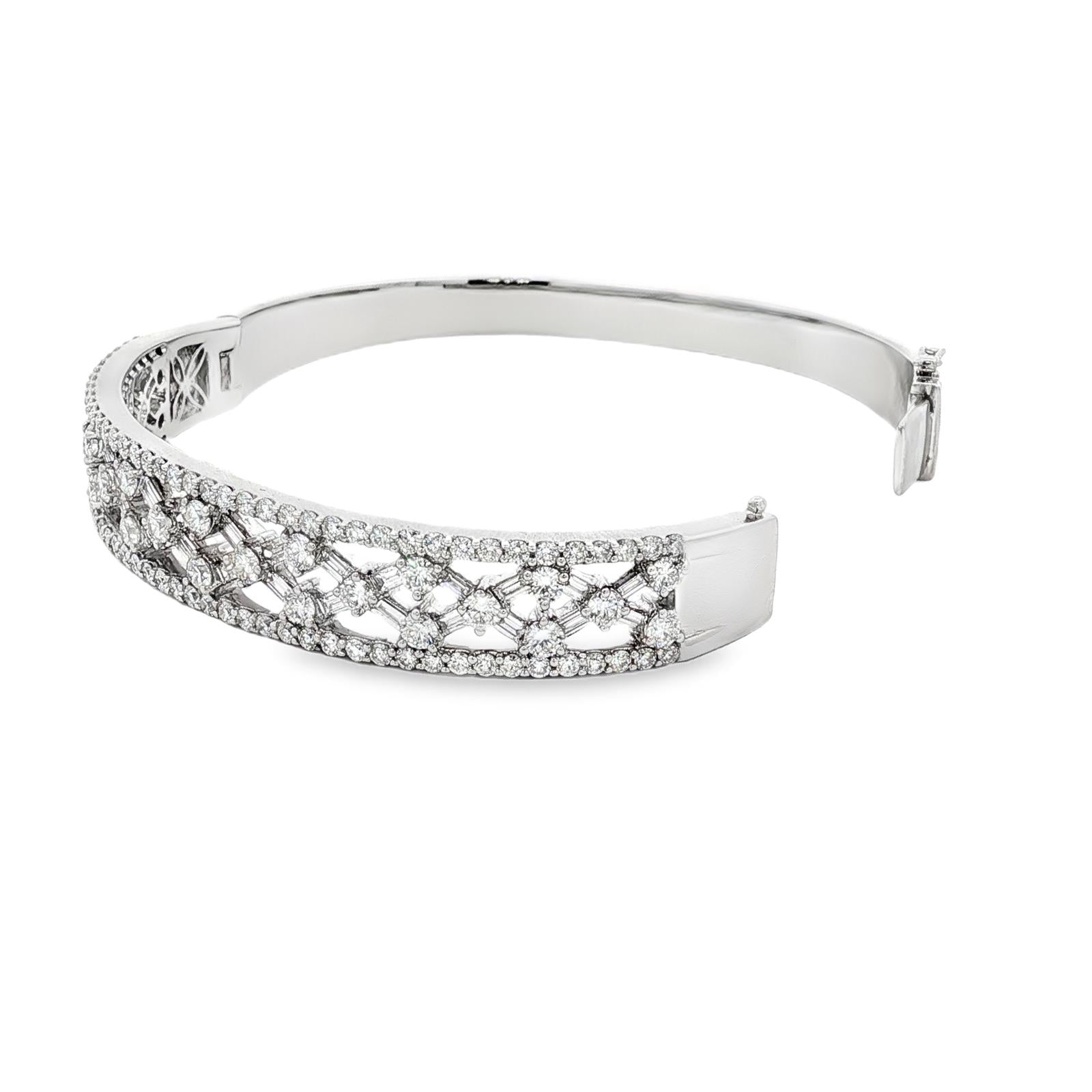 Diamond 18 Karat Whtie Gold Hinged Open Lattice Bangle Bracelet