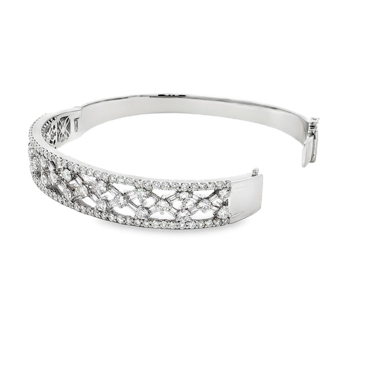 Diamond 18 Karat Whtie Gold Hinged Open Lattice Bangle Bracelet