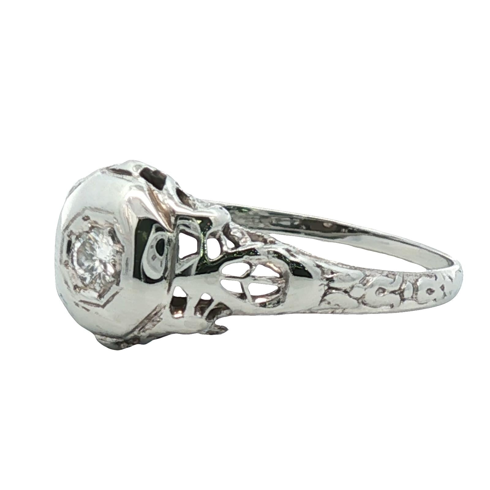 1950's Diamond 18 Karat White Gold Solitaire Engagment Vintage Ring