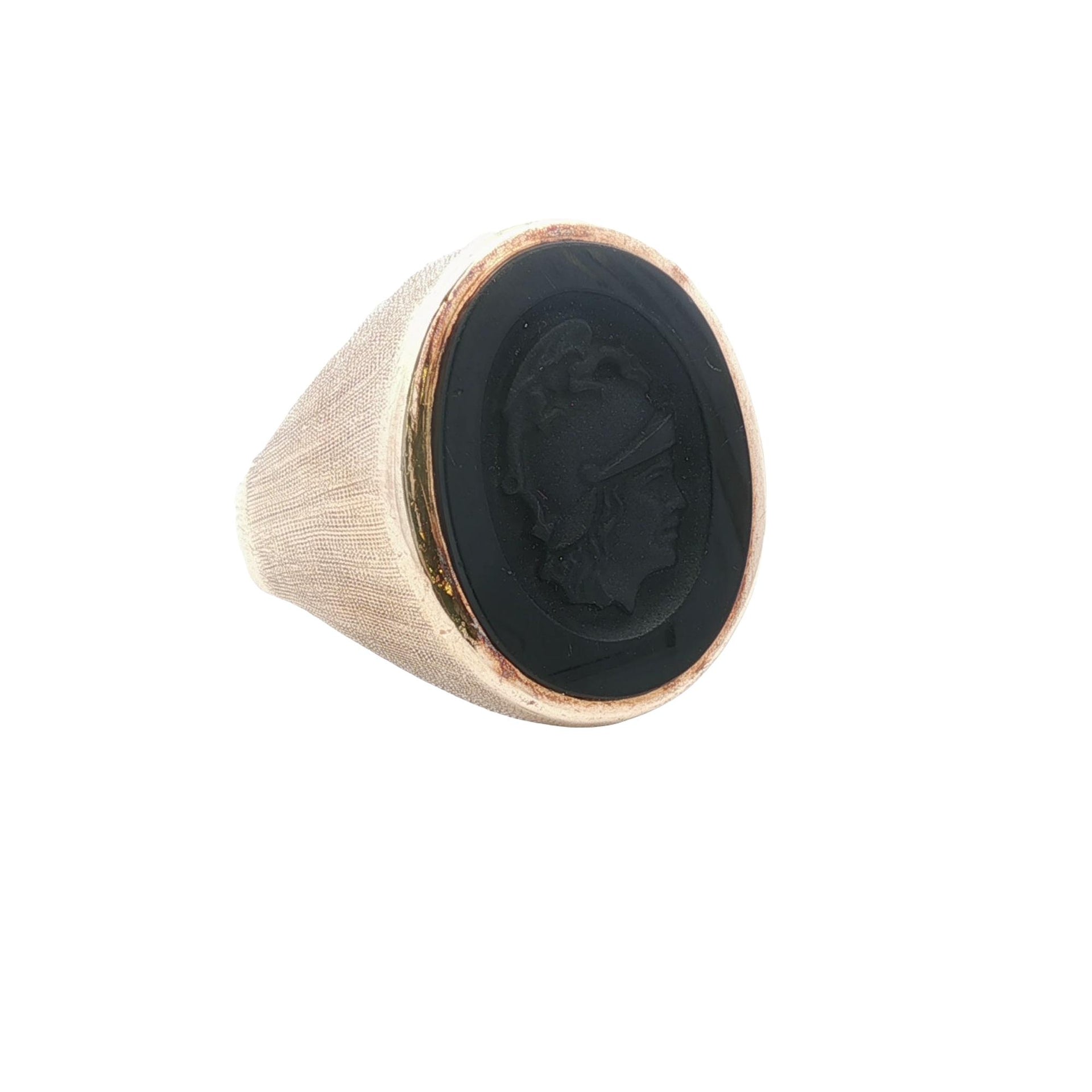 Intaglio Onyx 14 Karat Yellow Gold Roman Soldier Gents Signet Ring