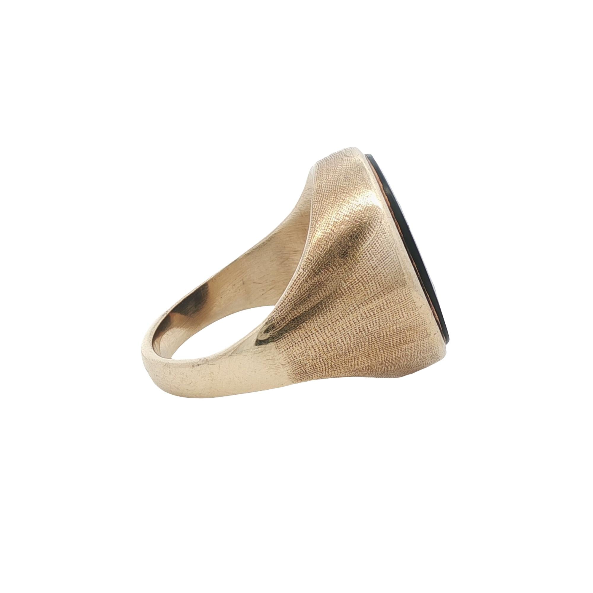Intaglio Onyx 14 Karat Yellow Gold Roman Soldier Gents Signet Ring