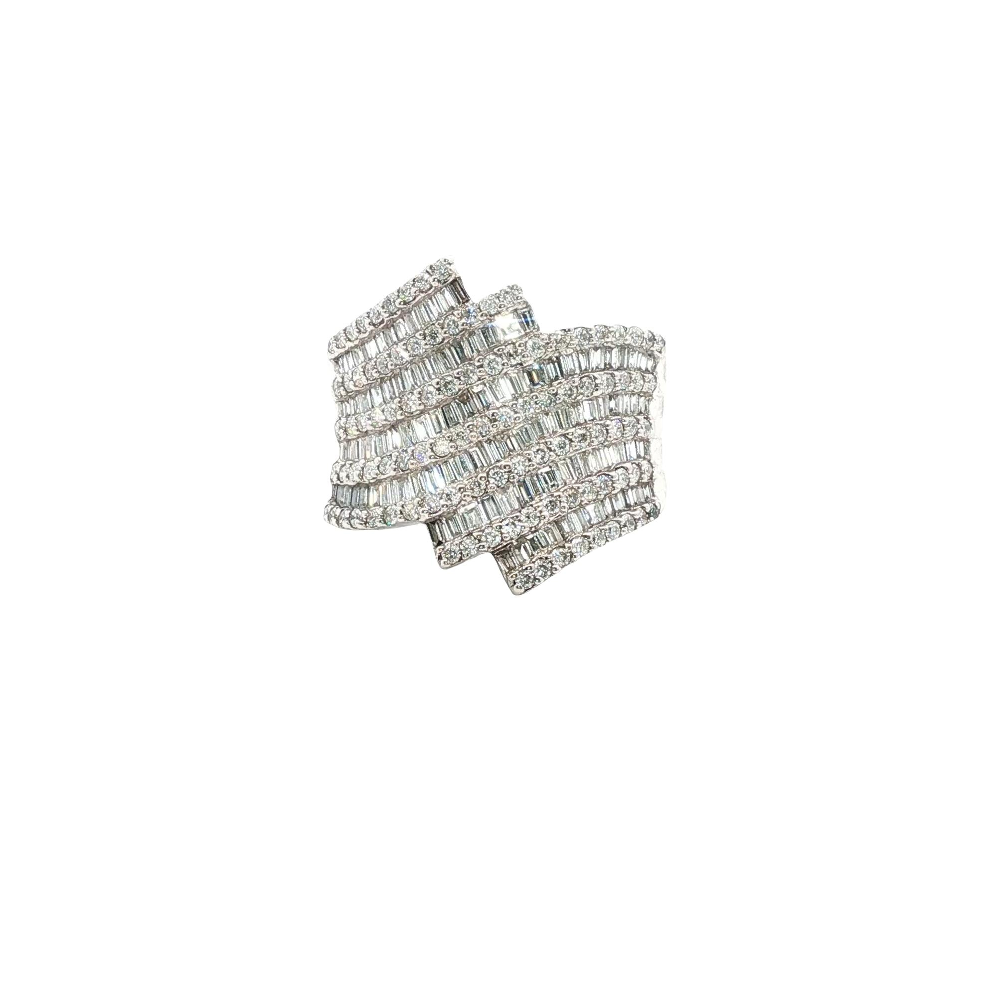 Round Brilliant & Baguette Diamond 18 Karat White Gold Contemporary Ring