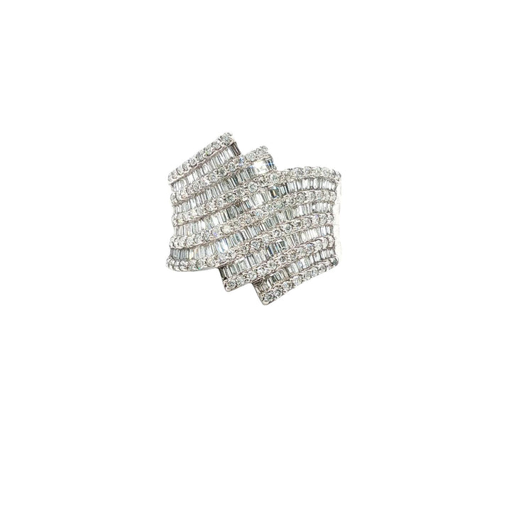 Round Brilliant & Baguette Diamond 18 Karat White Gold Contemporary Ring