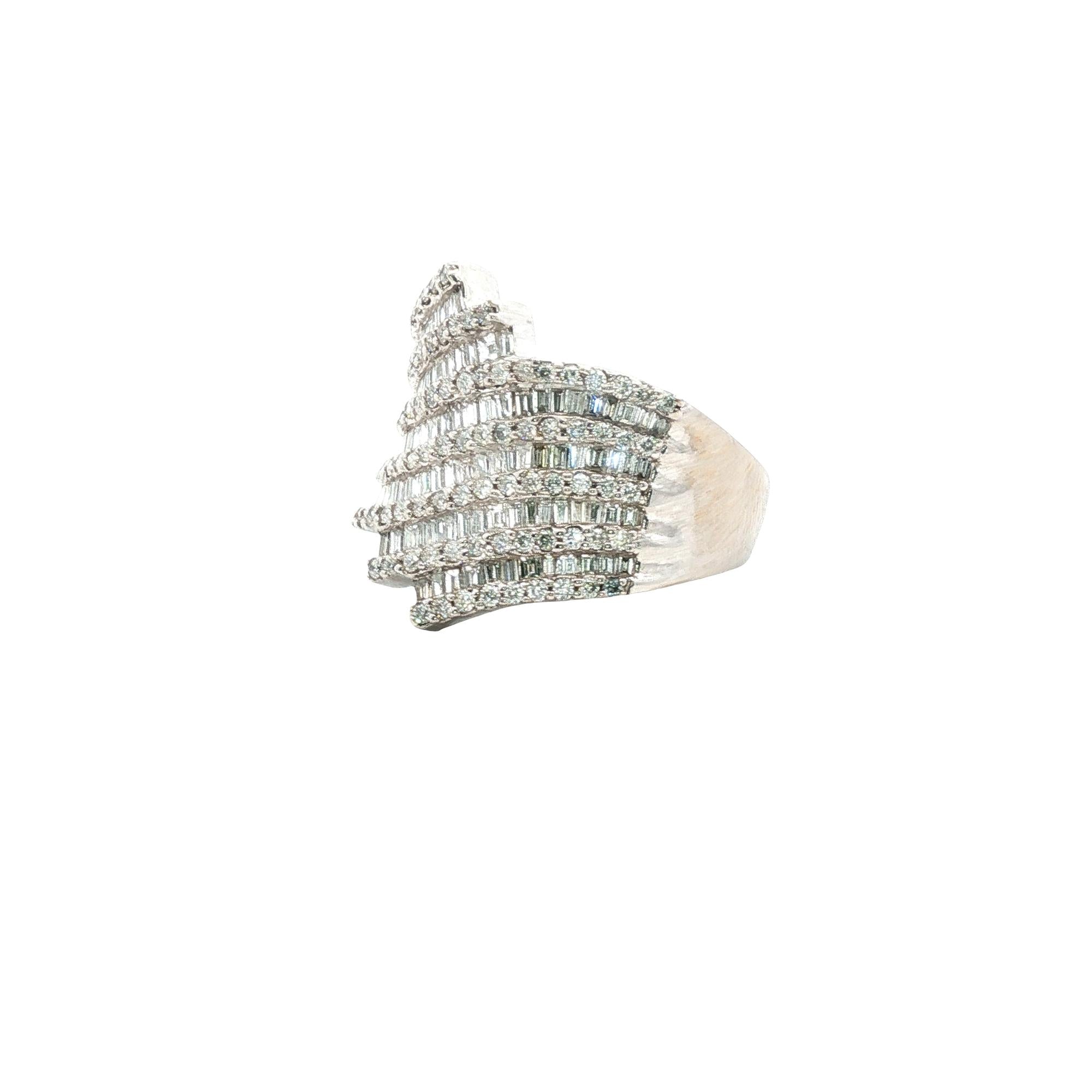 Round Brilliant & Baguette Diamond 18 Karat White Gold Contemporary Ring