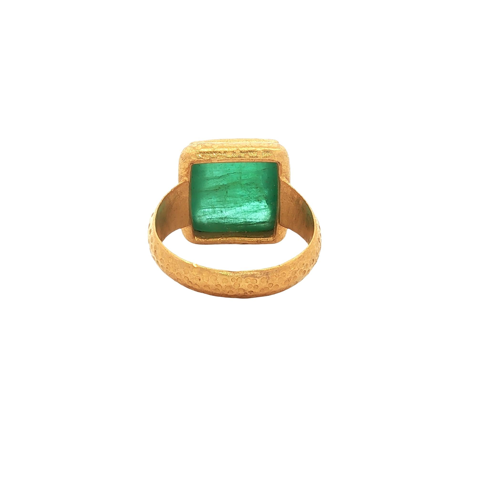 Cabochon Emerald 22 Karat Yellow Gold Hammered Bezel Set Statement Ring