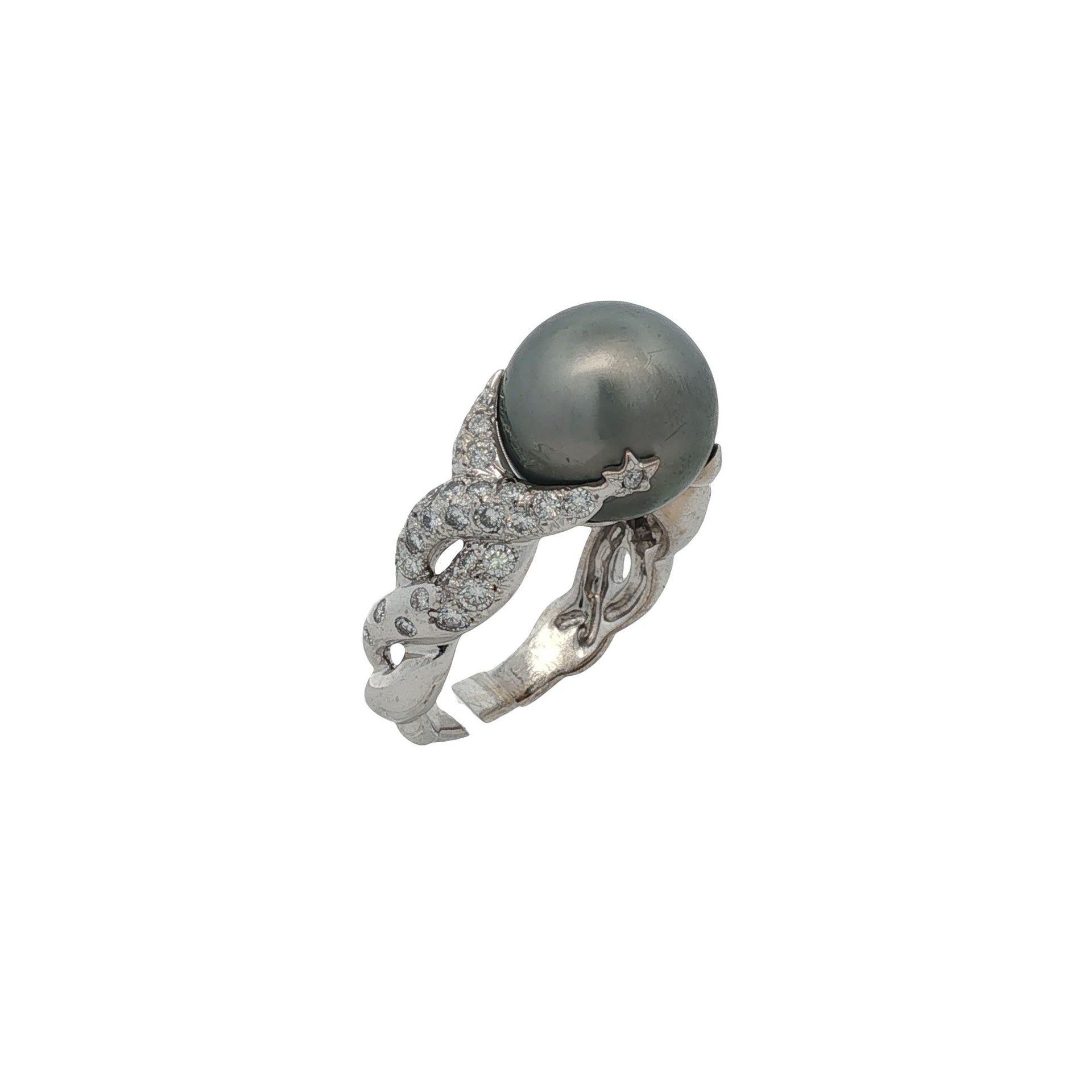 Chanel Comète Tahitian Black Pearl Diamond 18 Karat White Gold Cocktail Ring