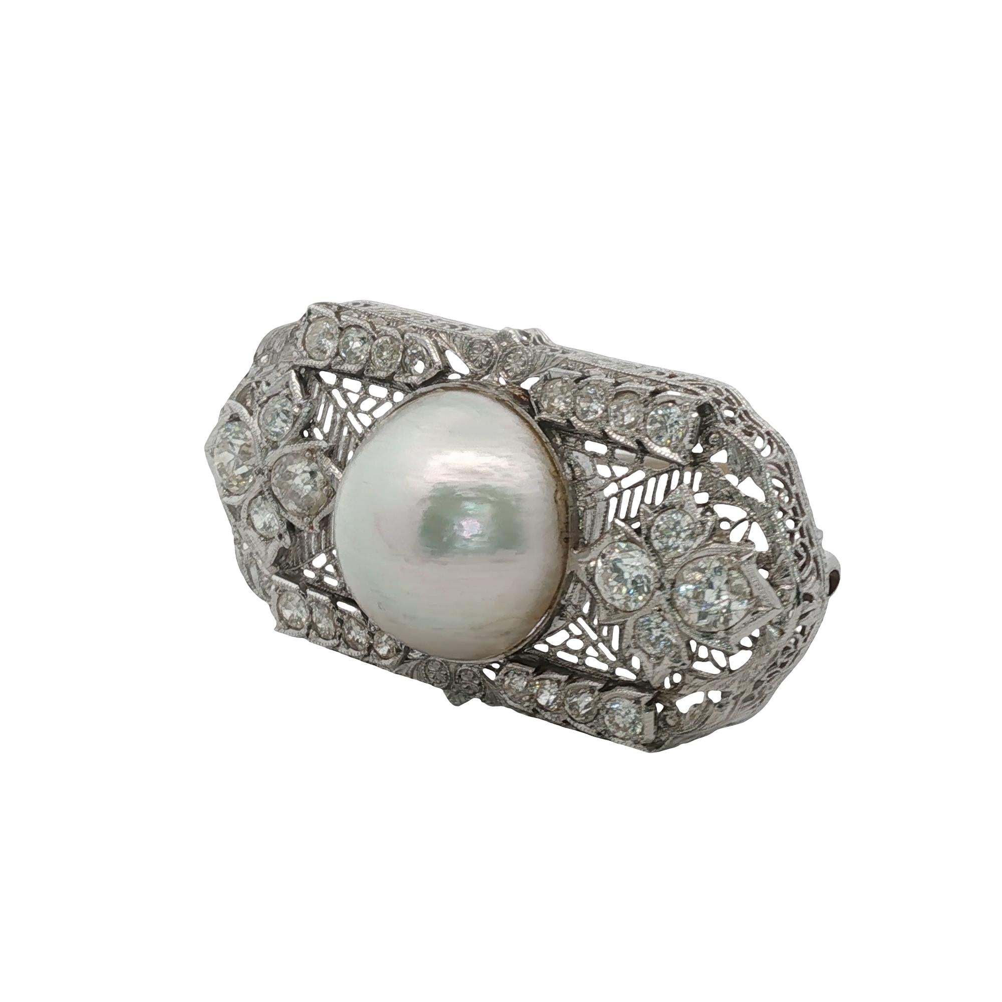Art Deco Mabe Pearl Old European Diamond 14 Karat White Gold Filigree Brooch Pin