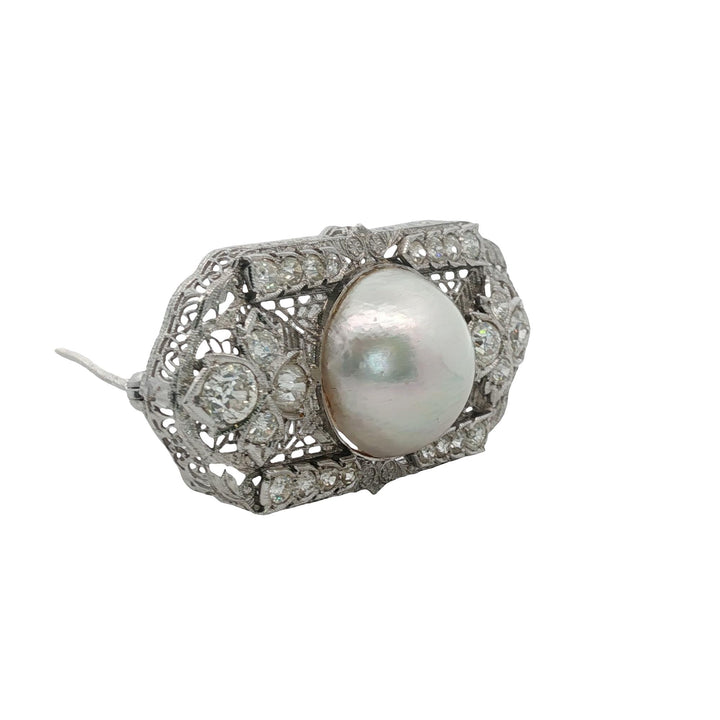 Art Deco Mabe Pearl Old European Diamond 14 Karat White Gold Filigree Brooch Pin