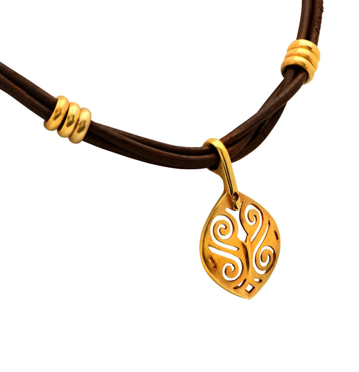 18 Karat Yellow Gold Pendant Leather Cord Hook Clasp Neckace