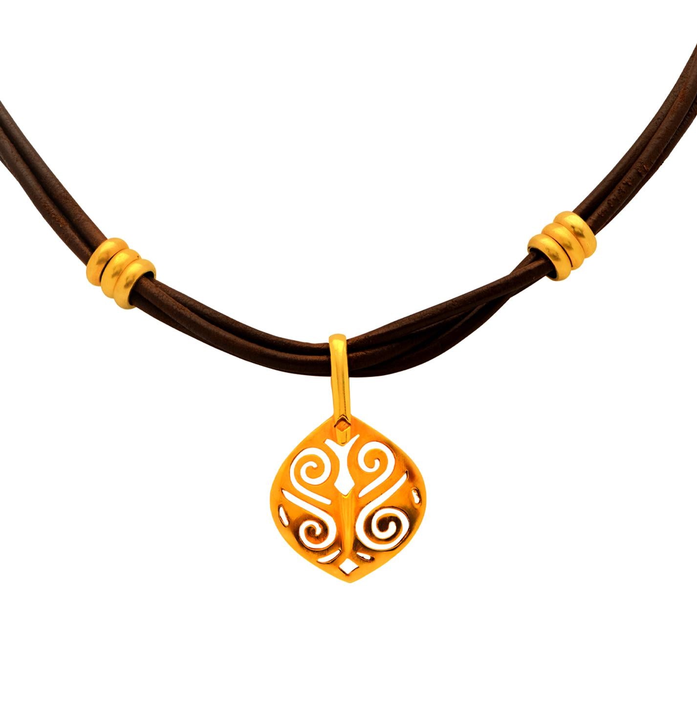 18 Karat Yellow Gold Pendant Leather Cord Hook Clasp Neckace