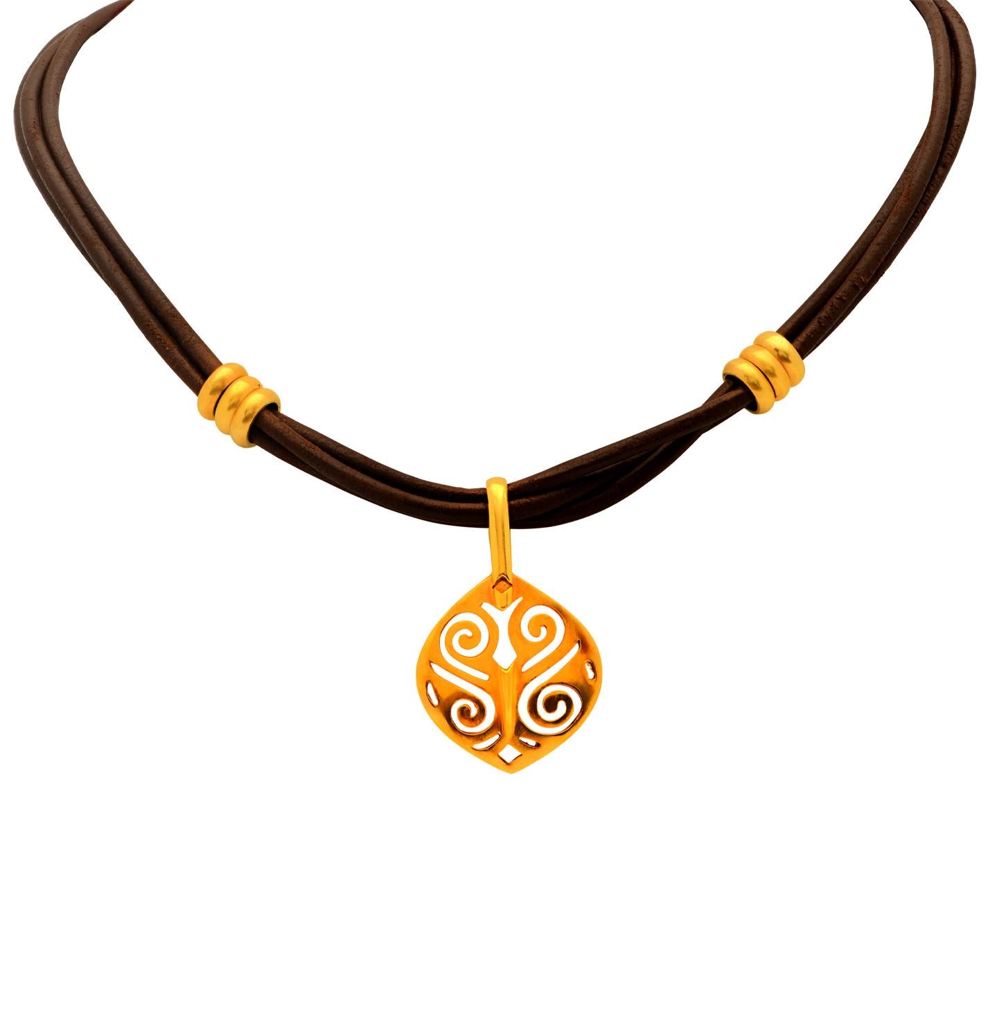 18 Karat Yellow Gold Pendant Leather Cord Hook Clasp Neckace