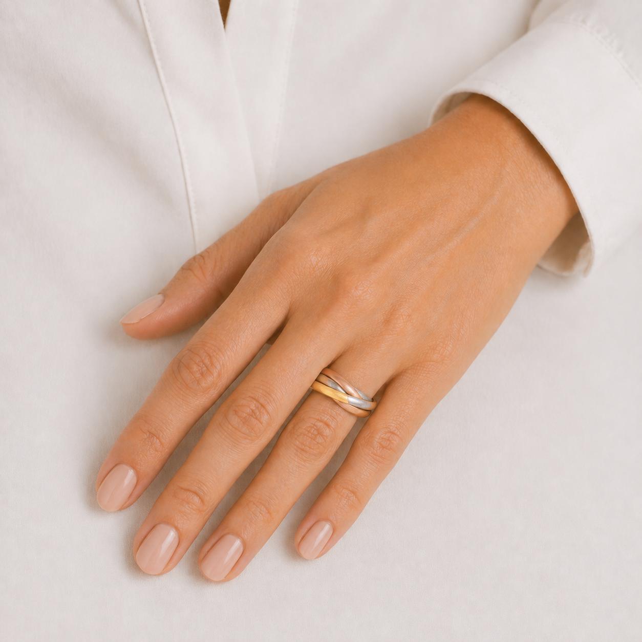 Cartier 18K Tri-Color Gold Trinity Rolling Ring Size 59 Box & Papers