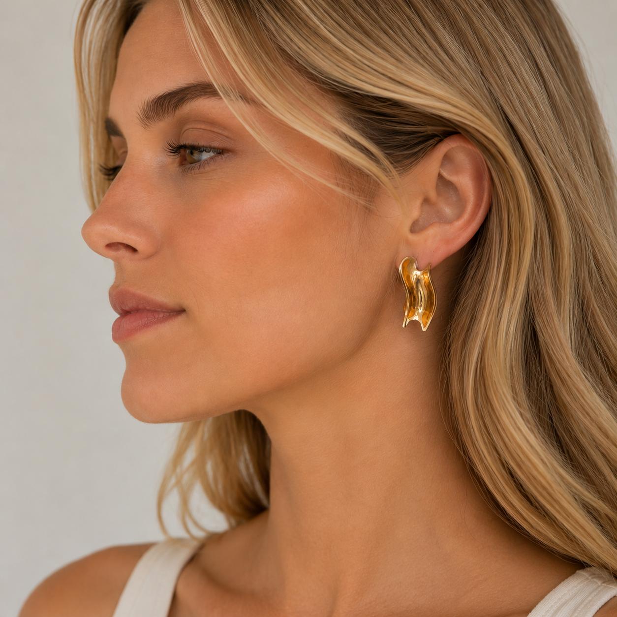 18 Karat Yellow Gold Concave Curved Leverback Earrings