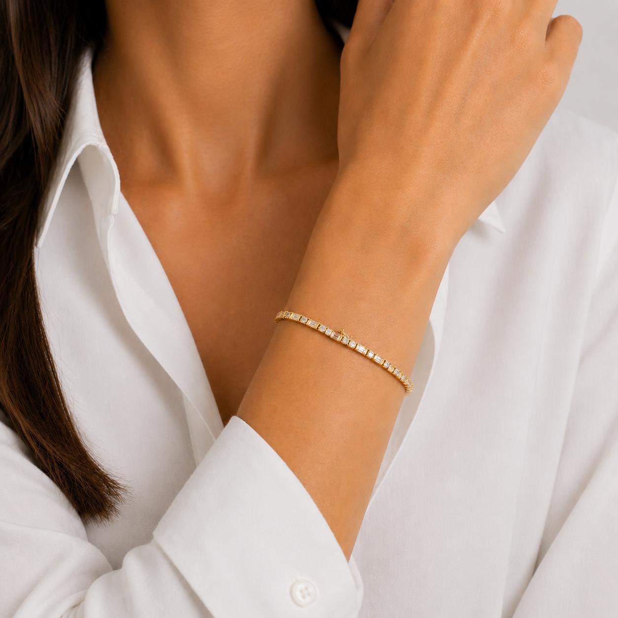 Dot Dash Diamond 18 Karat Yellow Gold Bracelet