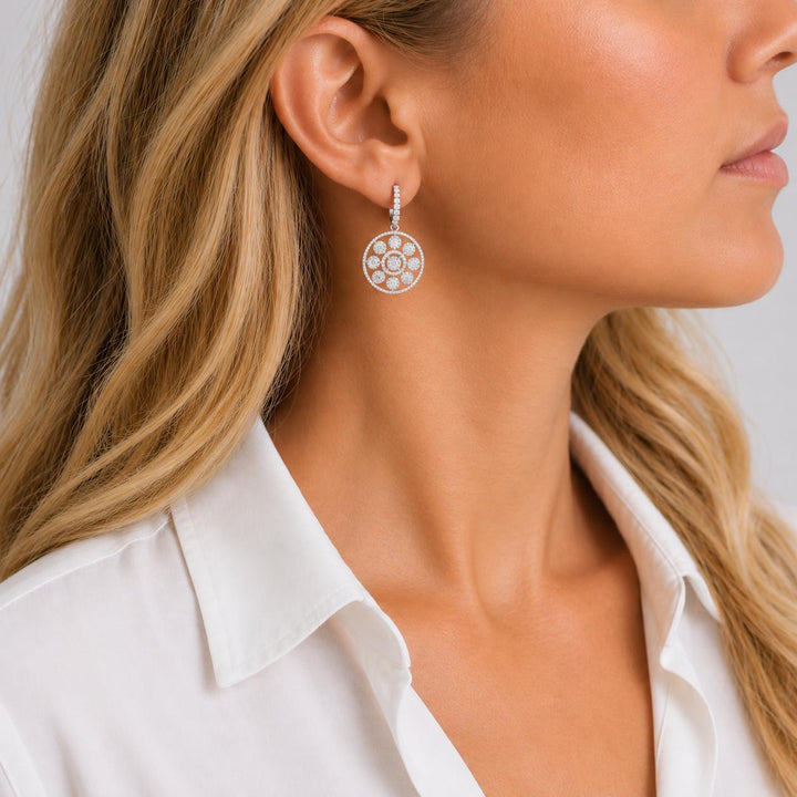 Diamond 18 Karat White Gold Dangle Drop Modern Earrings