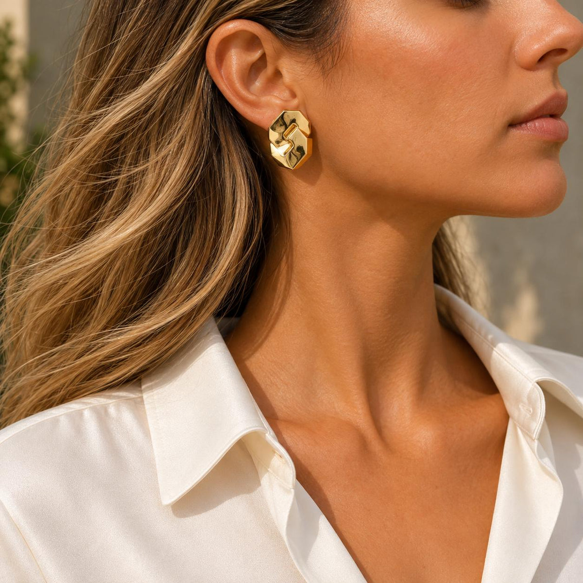 18 Karat Yellow Gold Link Vintage Earclip Earrings