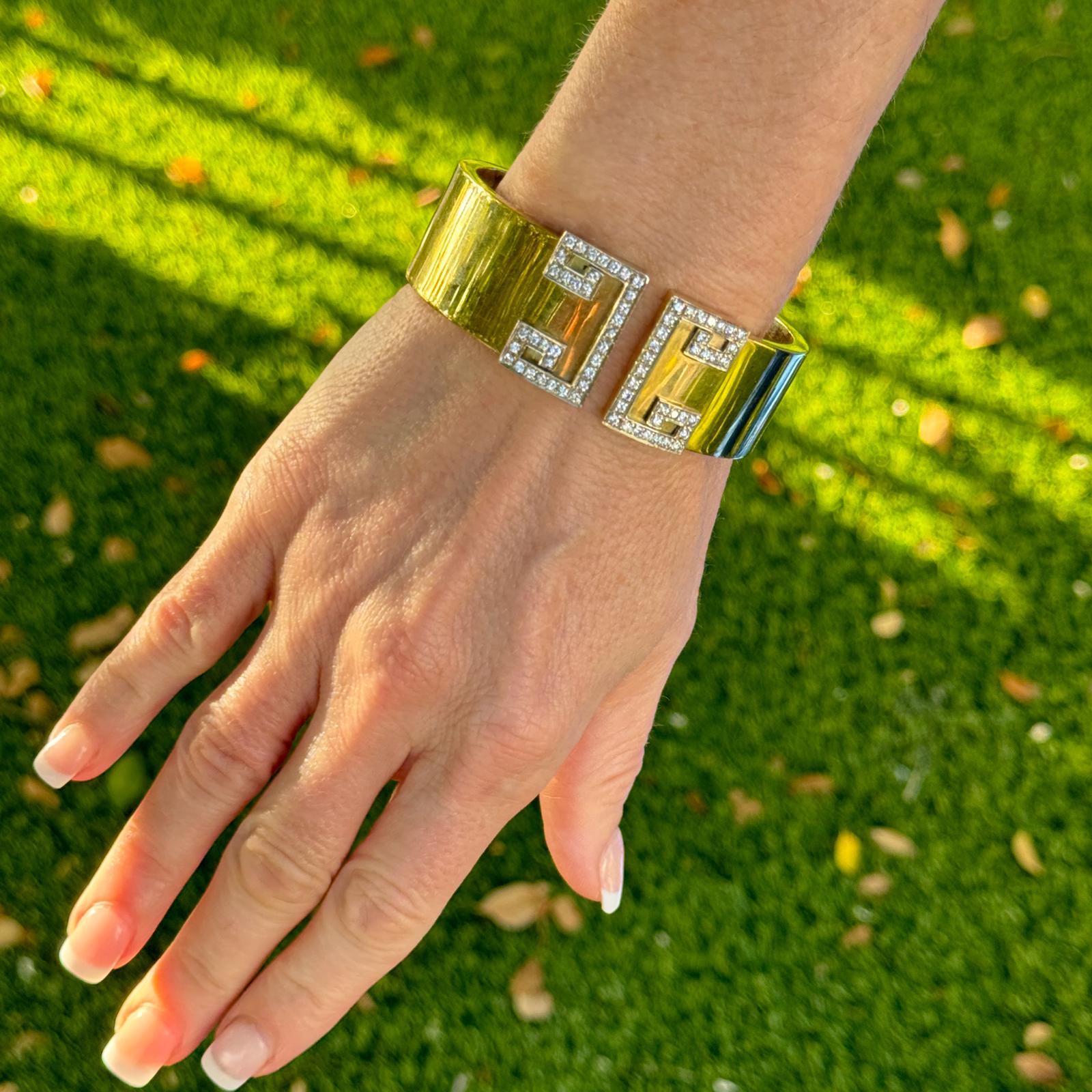 1970's Diamond 18 Karat Yellow Gold Vintage Hinged Bangle Cuff Bracelet