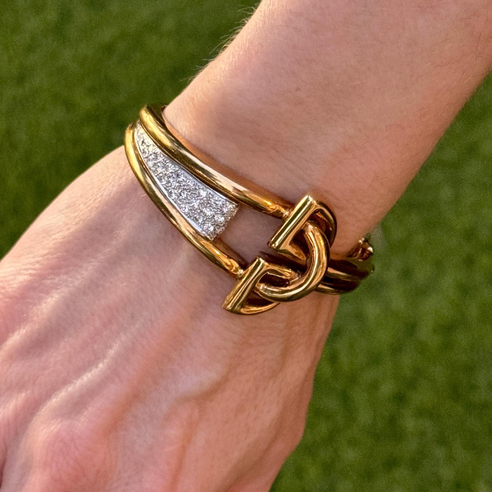 Mid-20th Century Retro 18 Karat Yellow Gold Buckle Hinged Bangle Bracelet