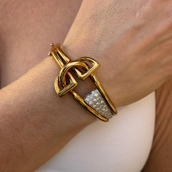 Mid-20th Century Retro 18 Karat Yellow Gold Buckle Hinged Bangle Bracelet