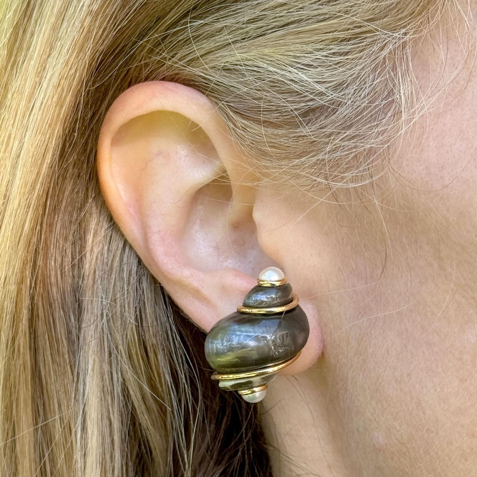 Seaman Schepps Turbo Shell Pearl 18KYG Earclip Earrings