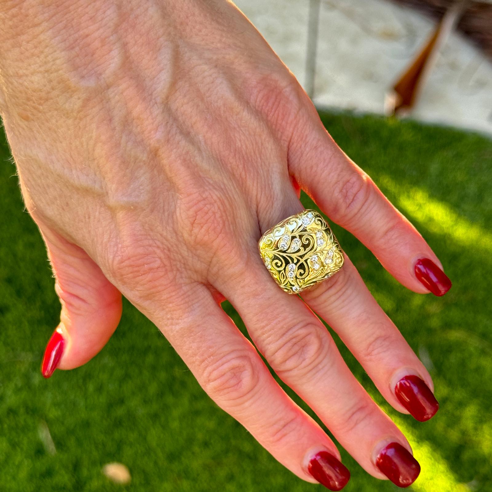 SeidenGang Diamond 18 Karat Yellow Gold Square Top Split Shank Ring